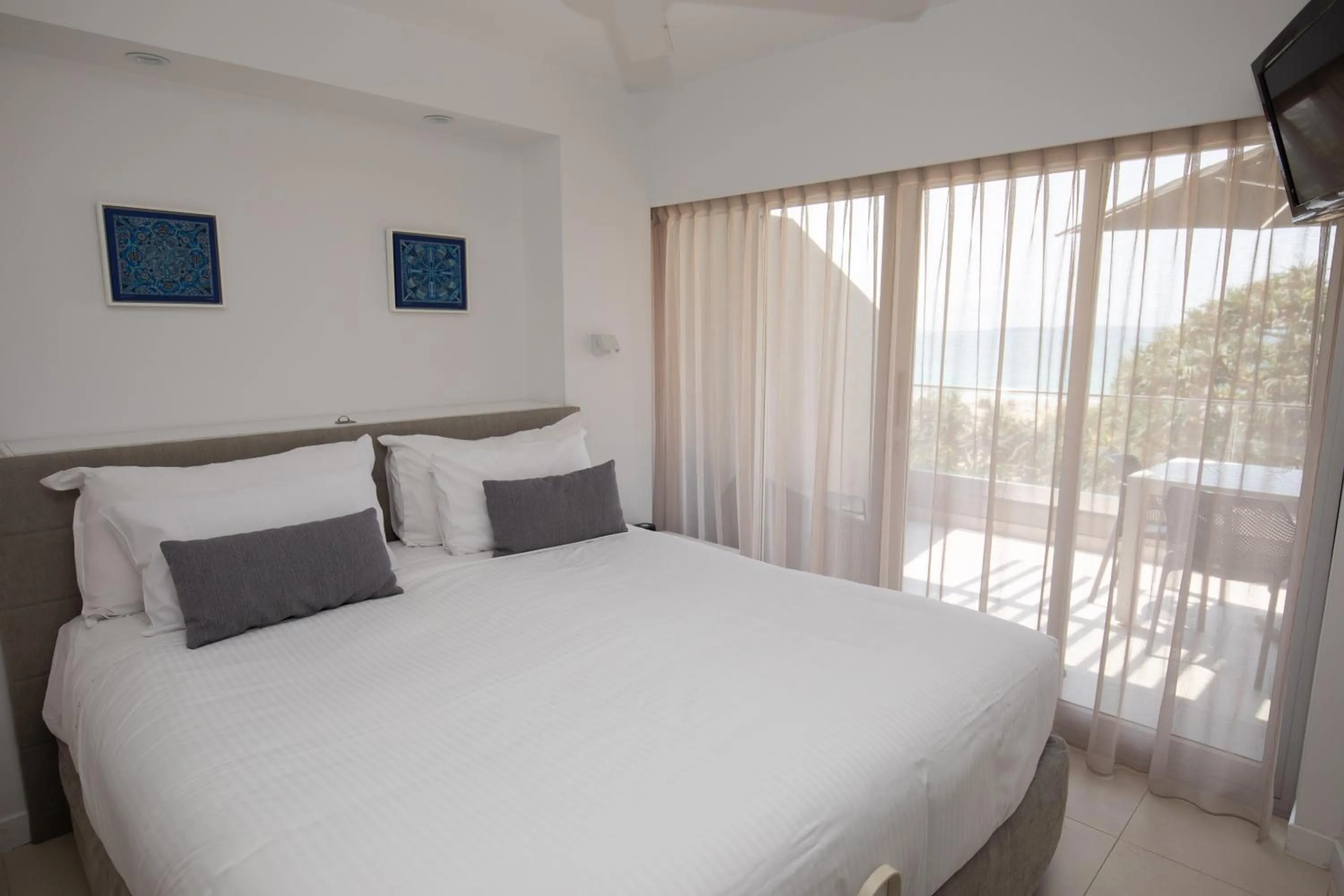 Bed in 71 Hastings Street - Beachfront