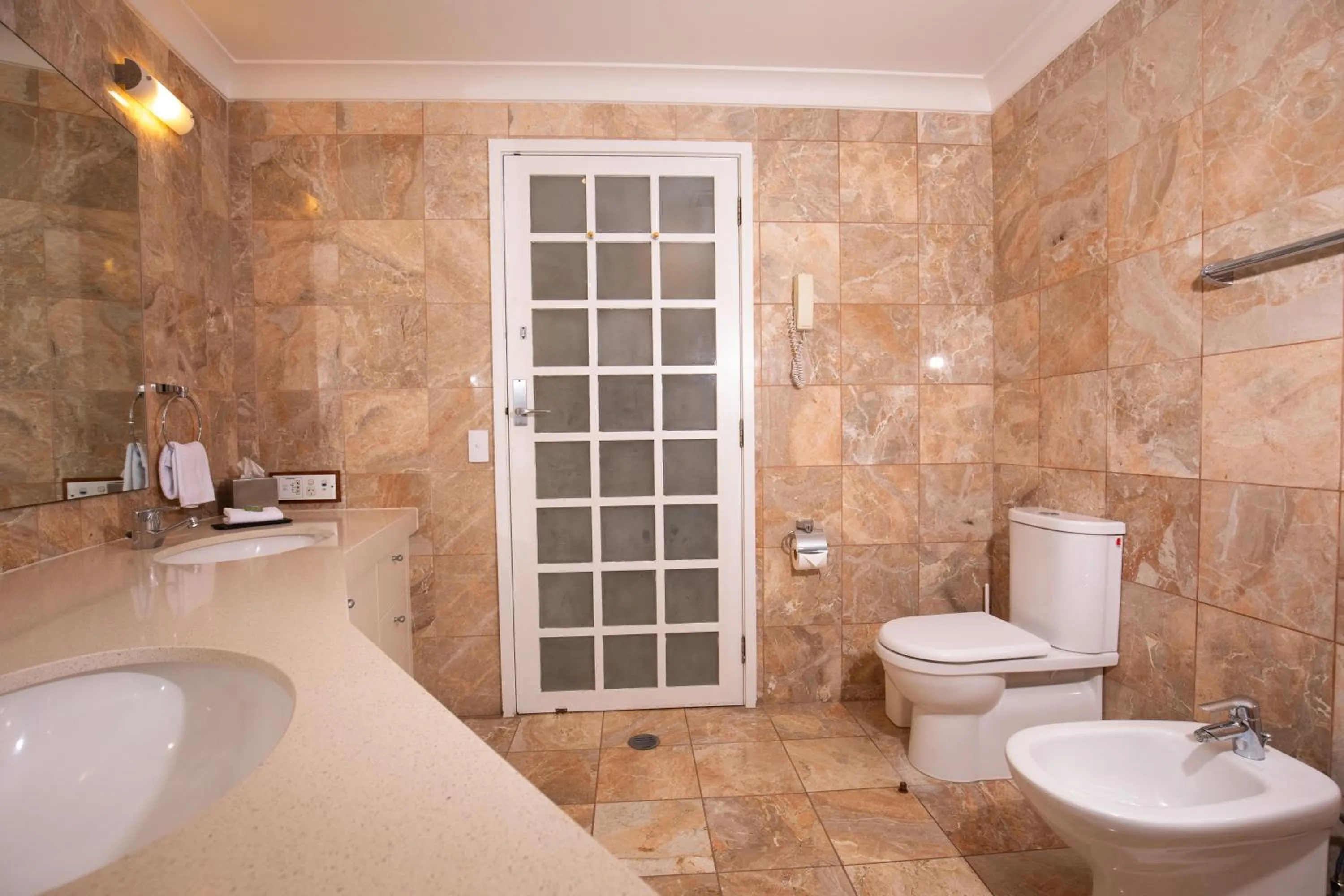 Toilet in 71 Hastings Street - Beachfront