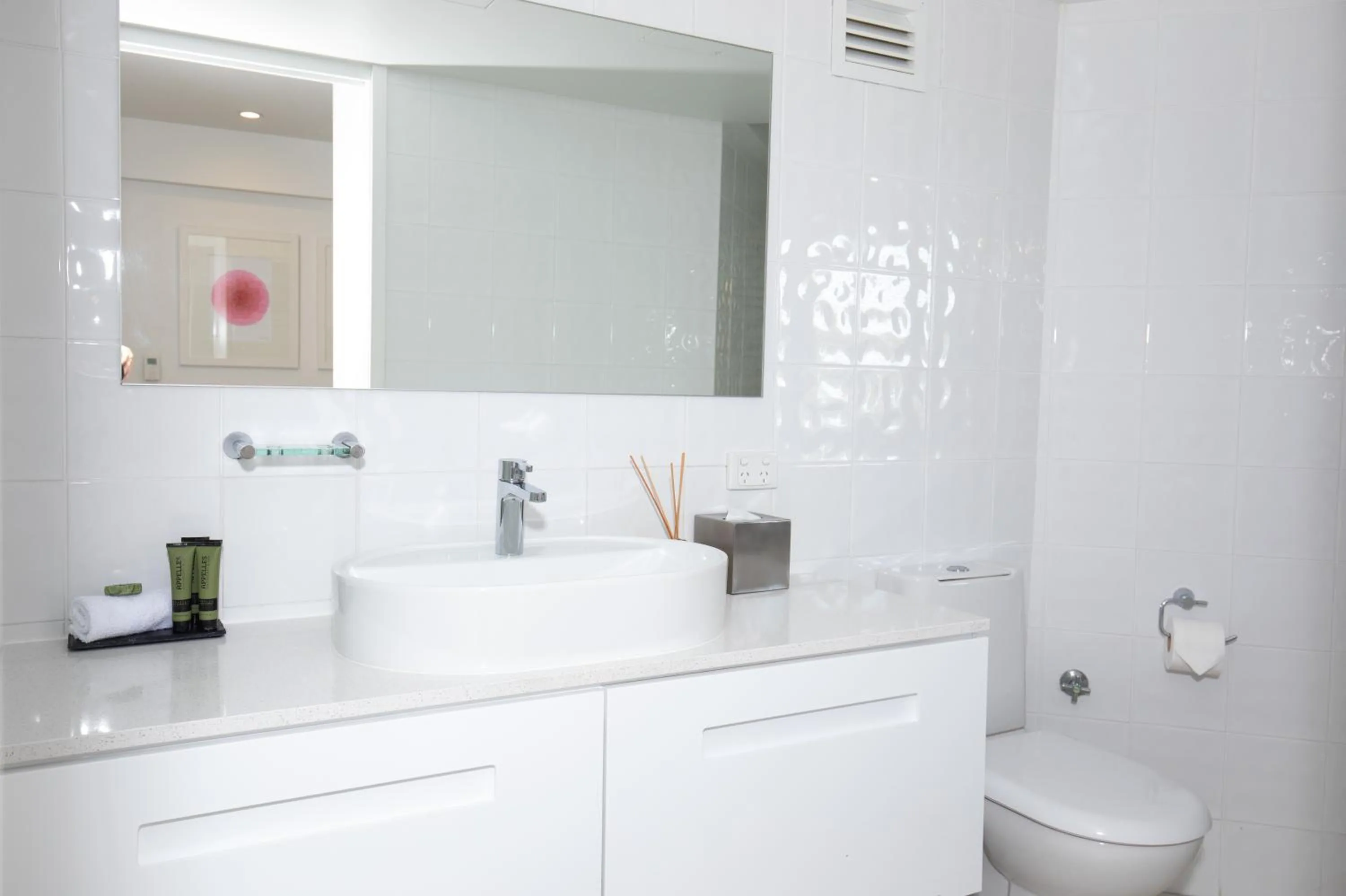 Bathroom in 71 Hastings Street - Beachfront