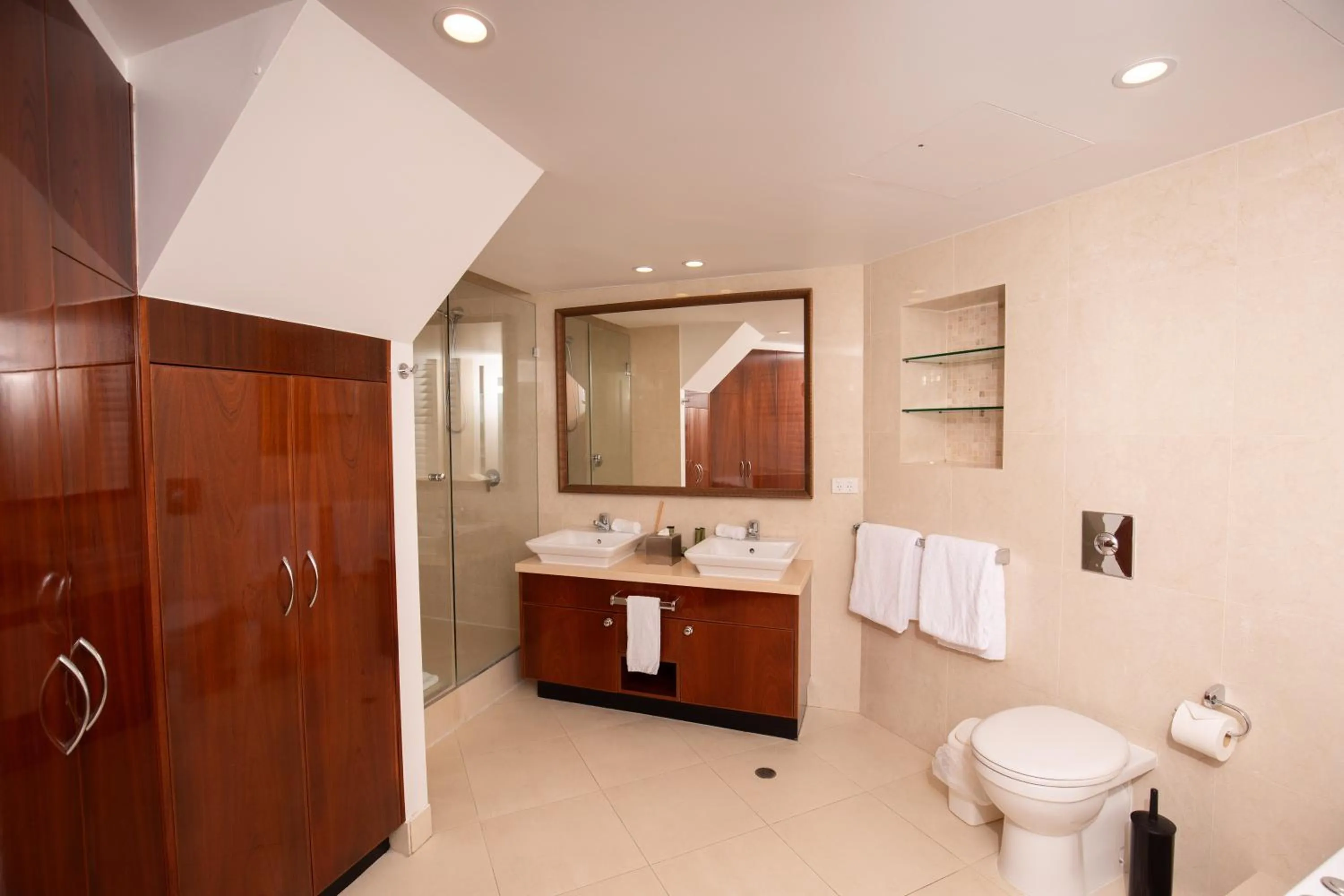 Shower in 71 Hastings Street - Beachfront