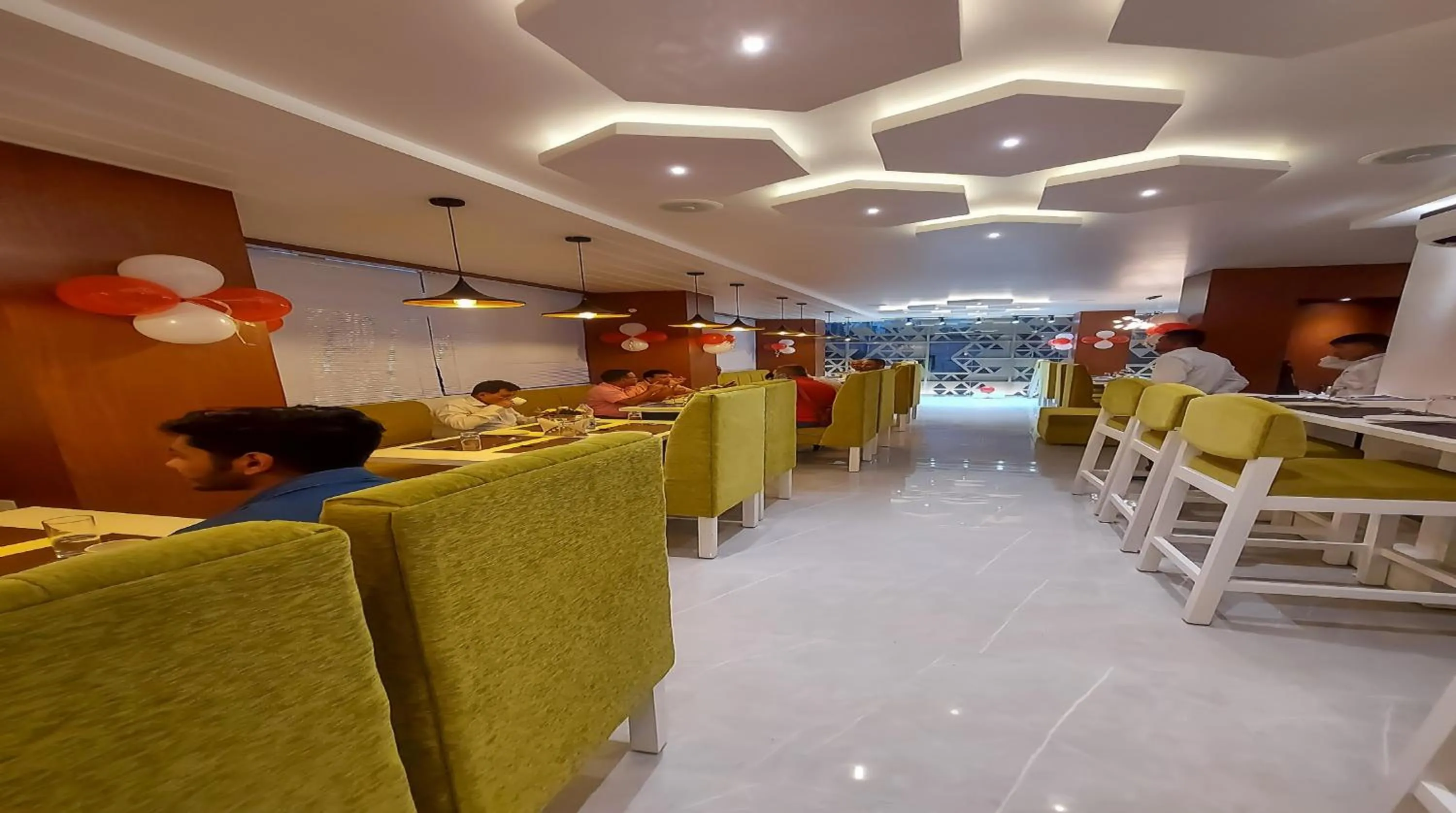 Restaurant/places to eat in Hotel Bliss