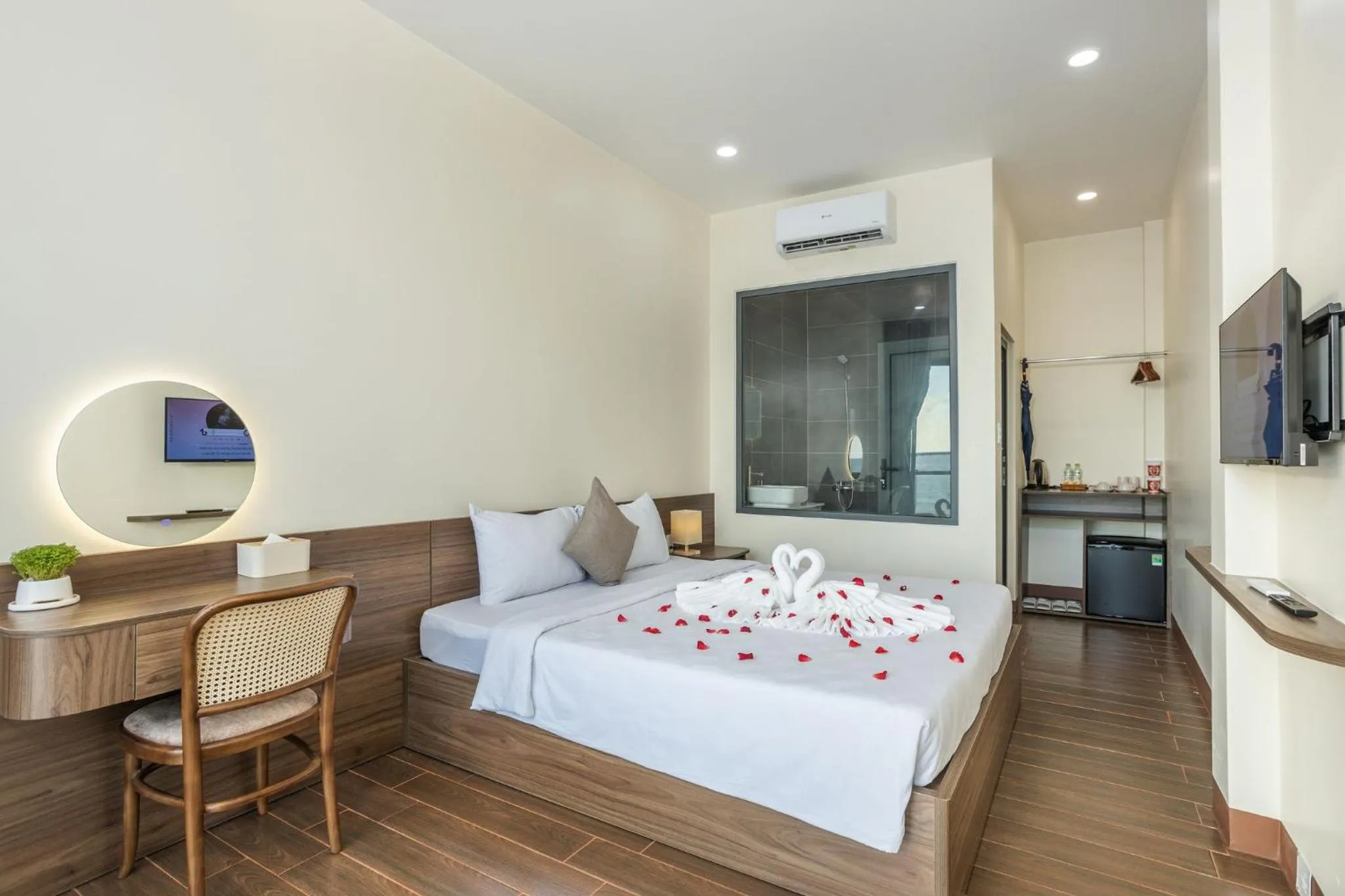 Photo of the whole room, Bed in Wave Sound Beach House Phu Quoc