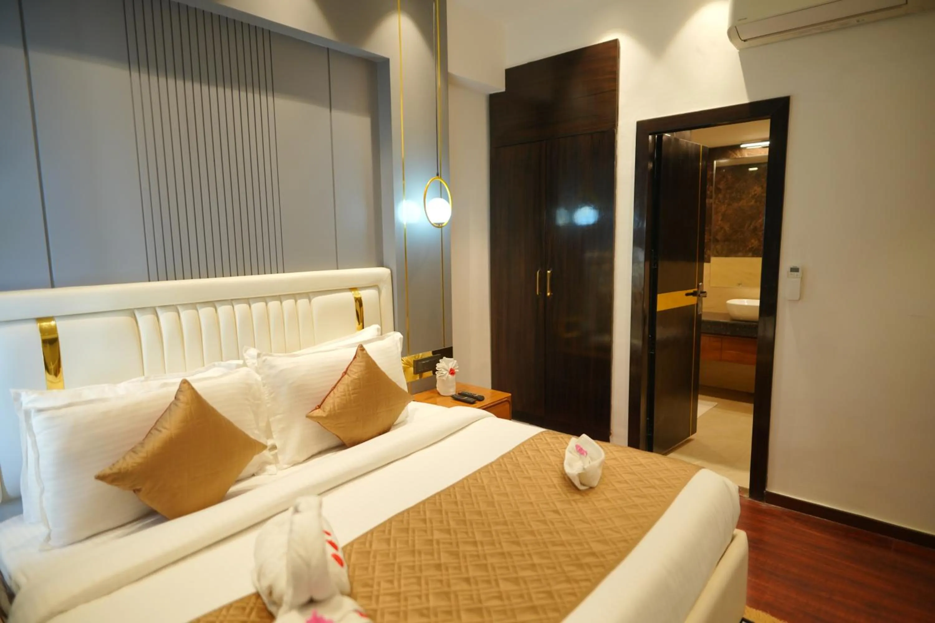 Bedroom in Comfort Inn Karnal