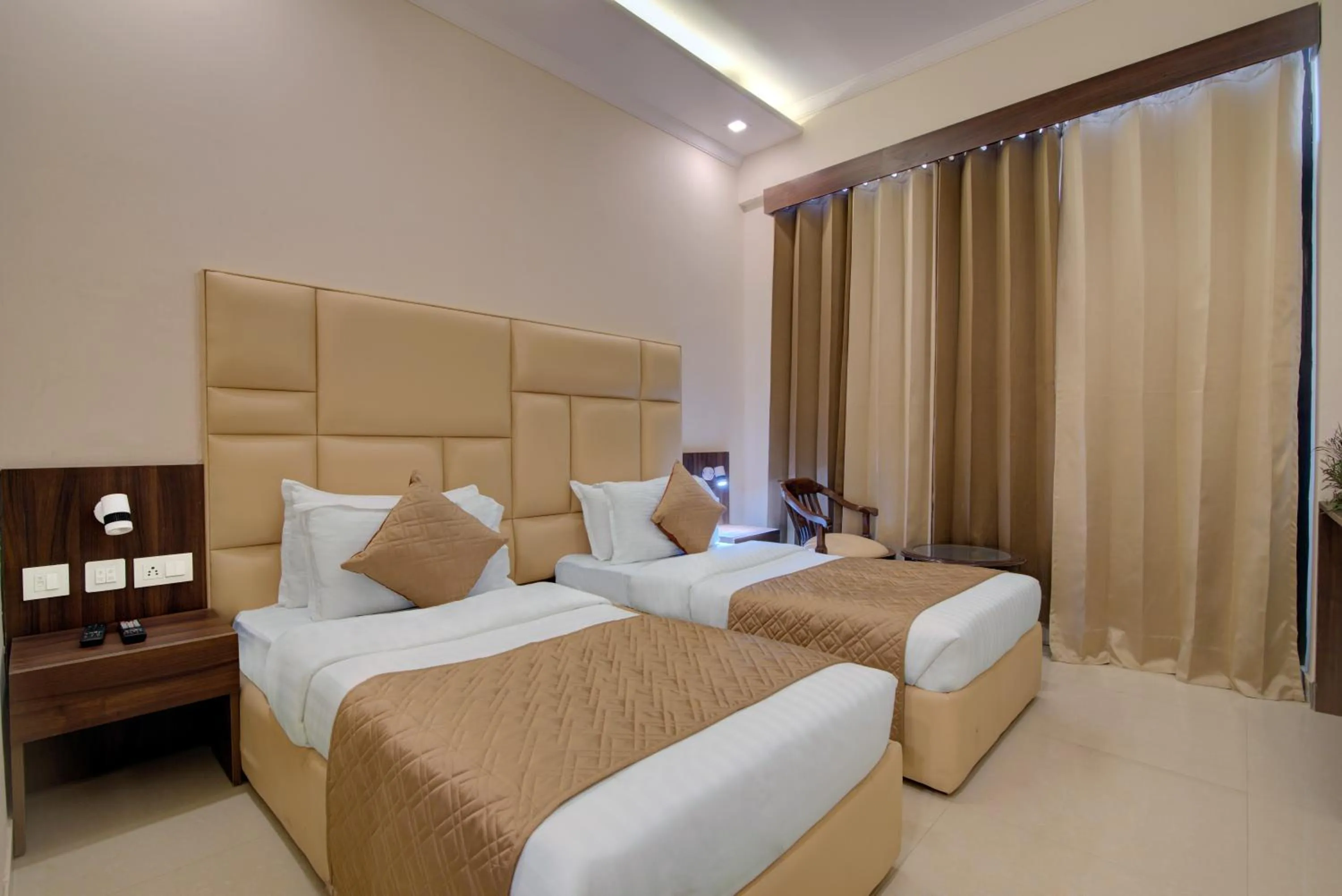 Bed in Comfort Inn Karnal