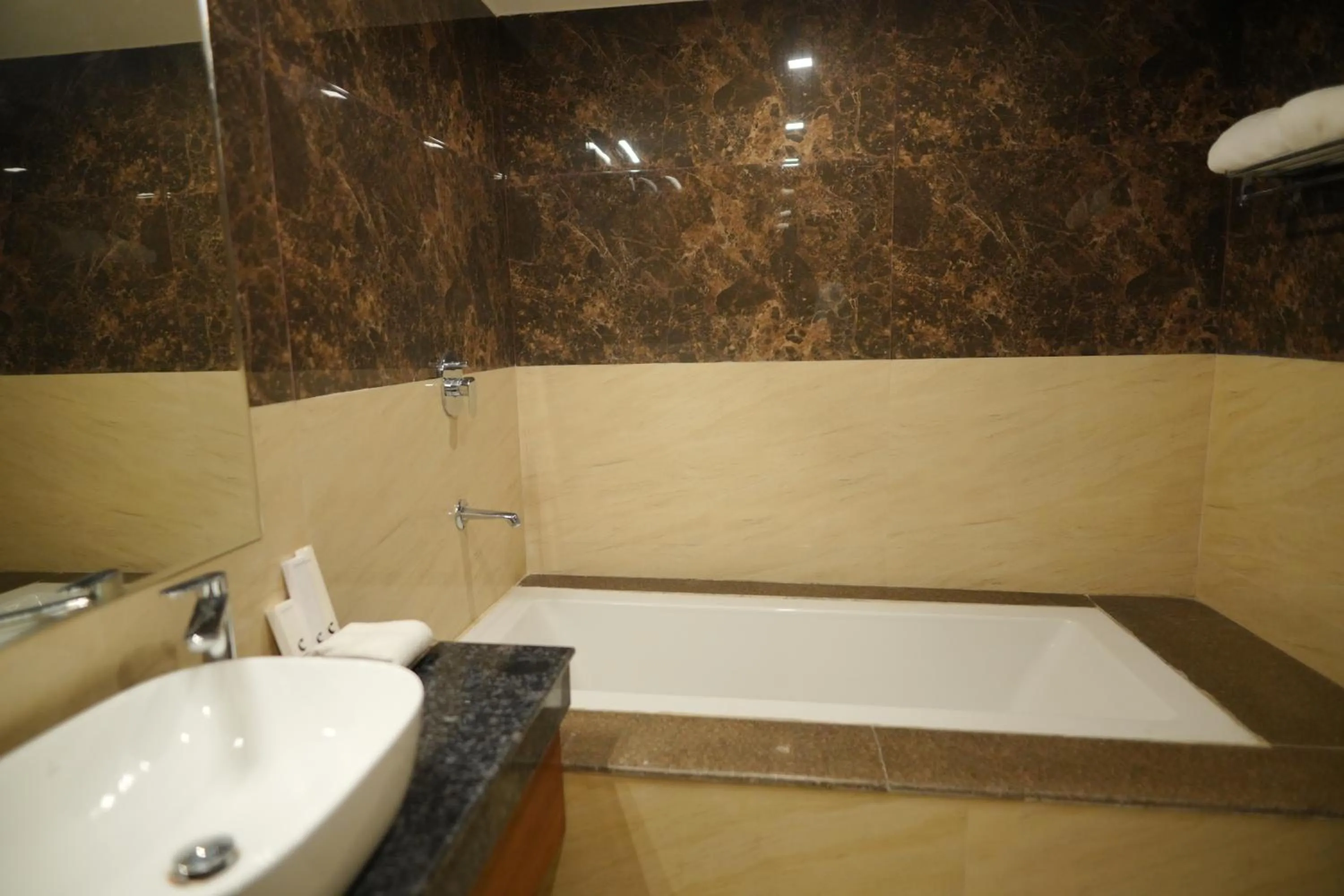 Bathroom in Comfort Inn Karnal