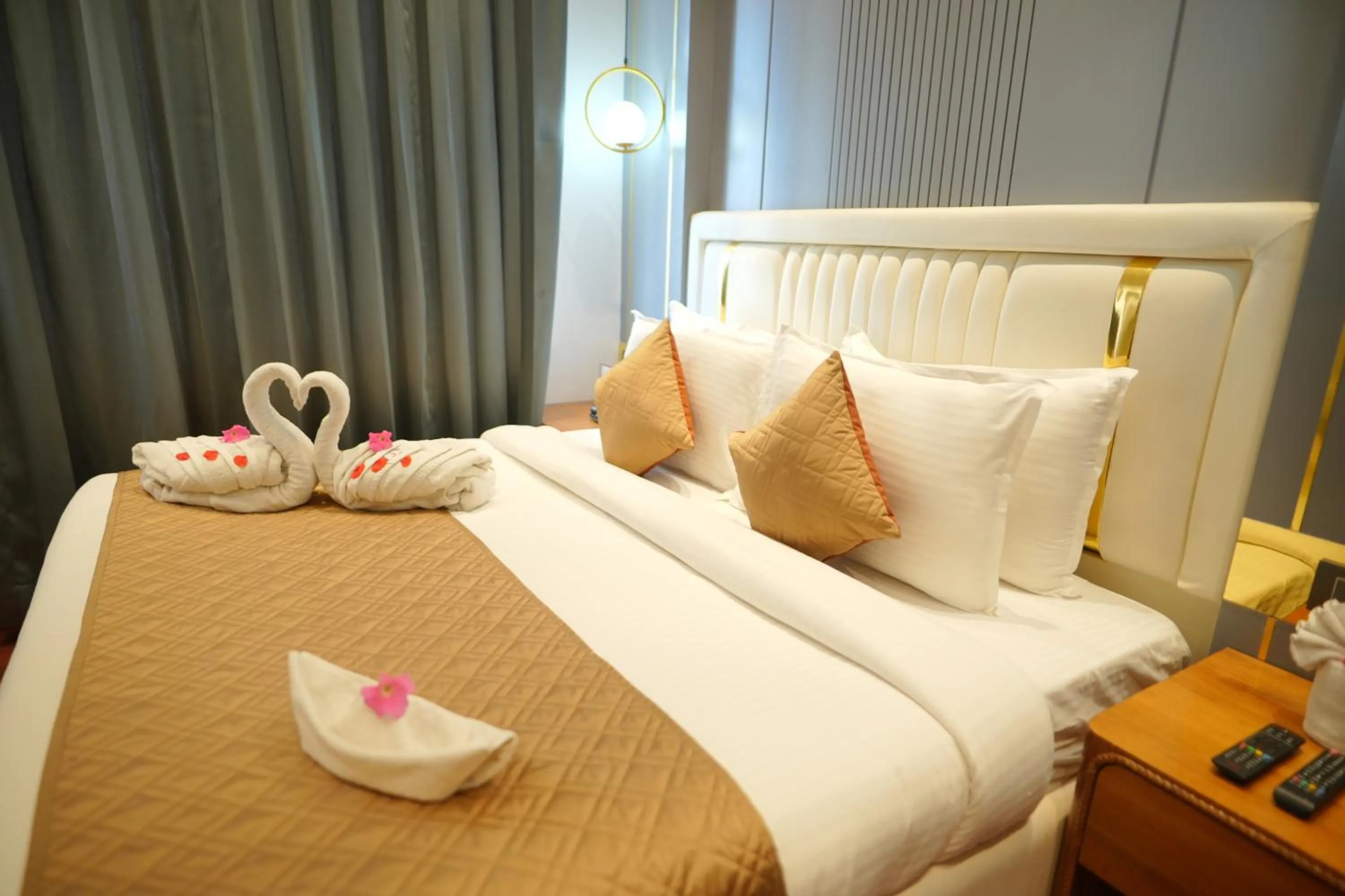 Bed in Comfort Inn Karnal