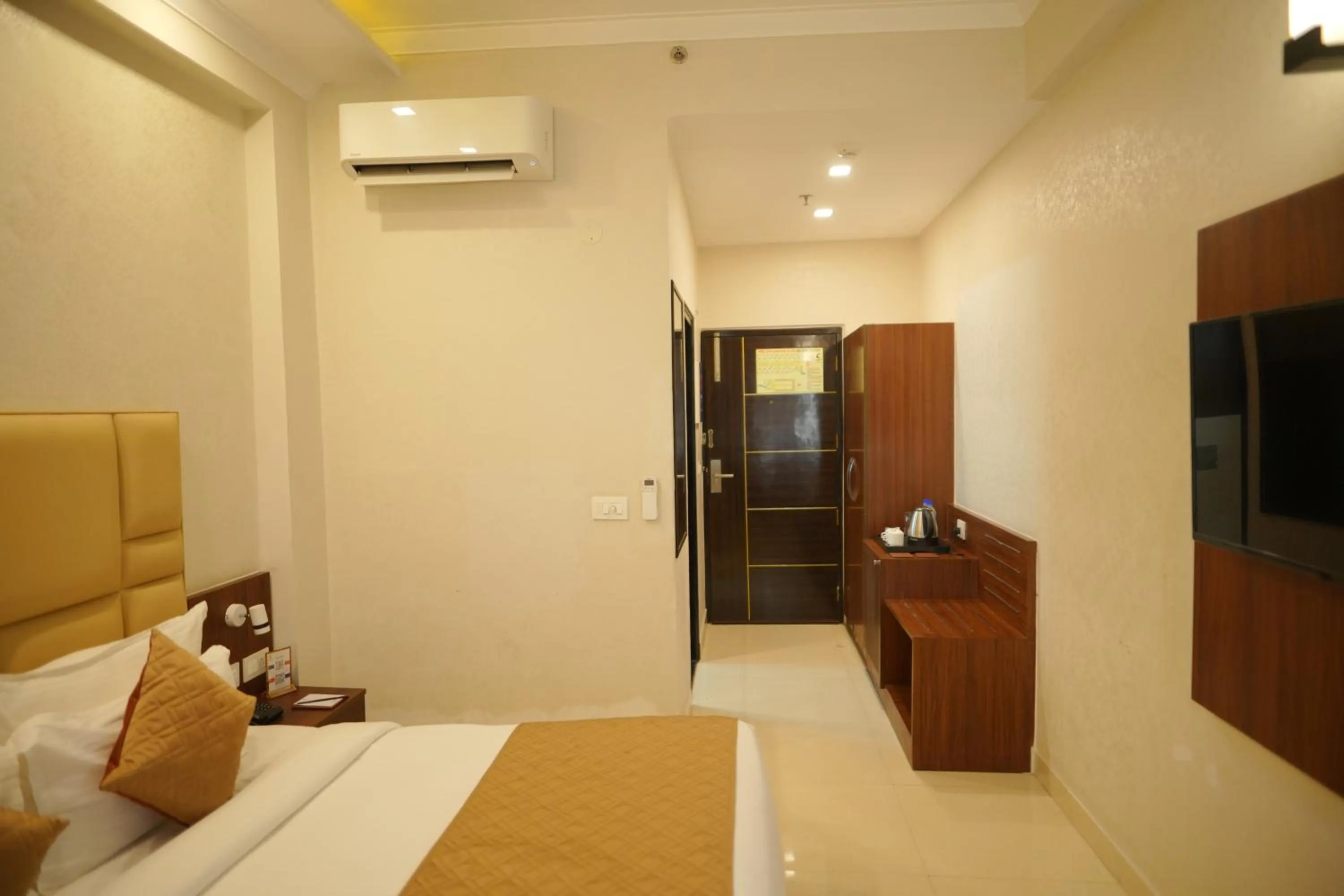 Bed in Comfort Inn Karnal