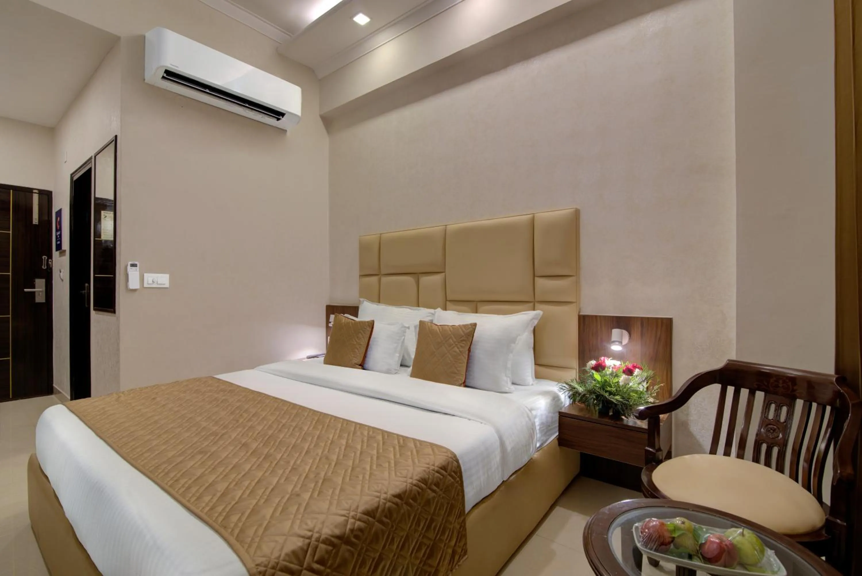 Photo of the whole room in Comfort Inn Karnal