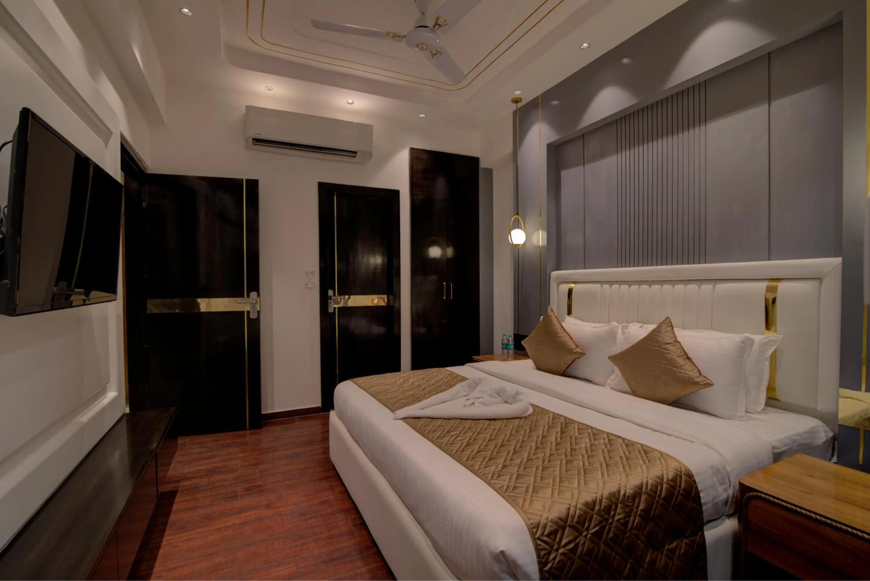 Bedroom in Comfort Inn Karnal