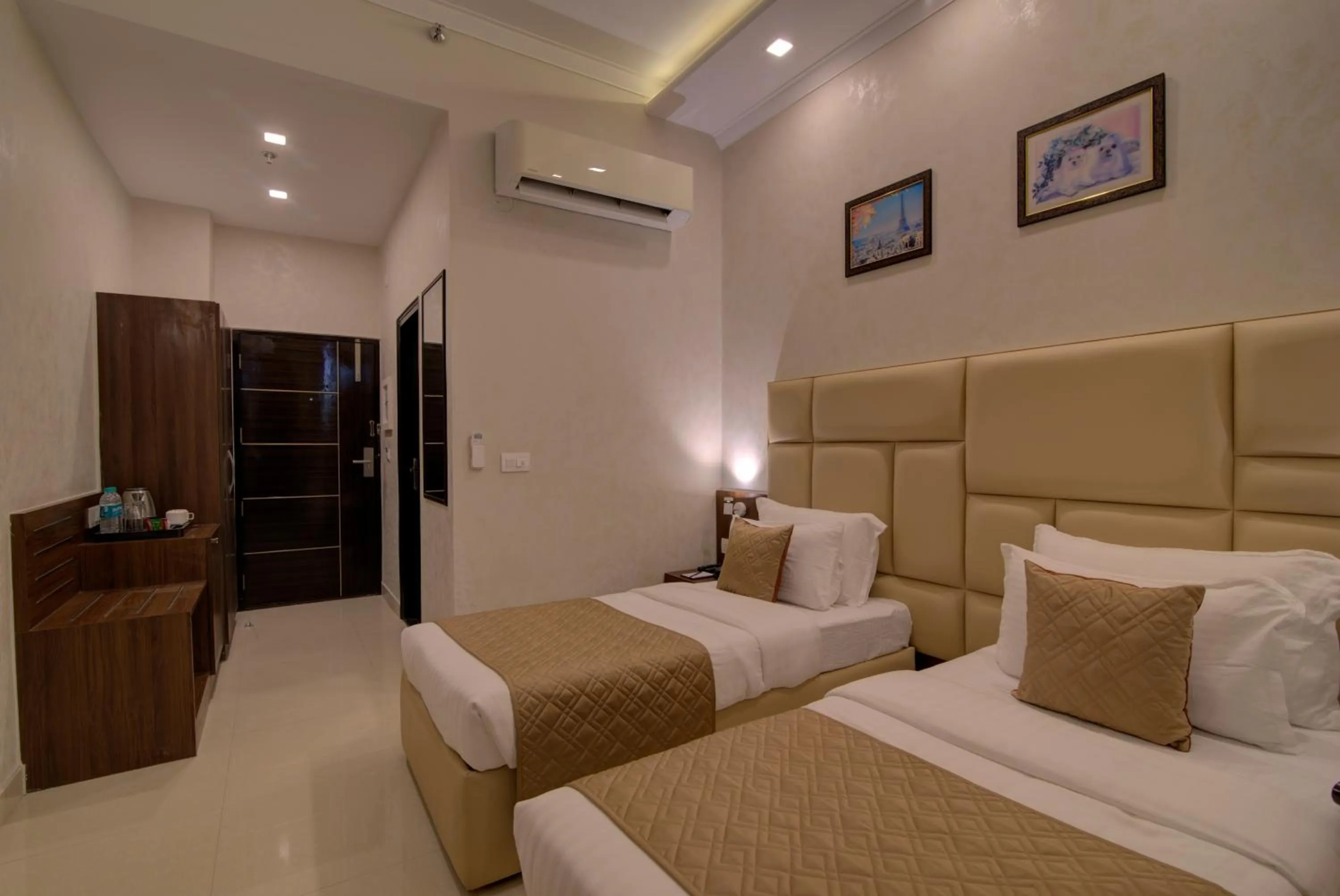 Bed in Comfort Inn Karnal
