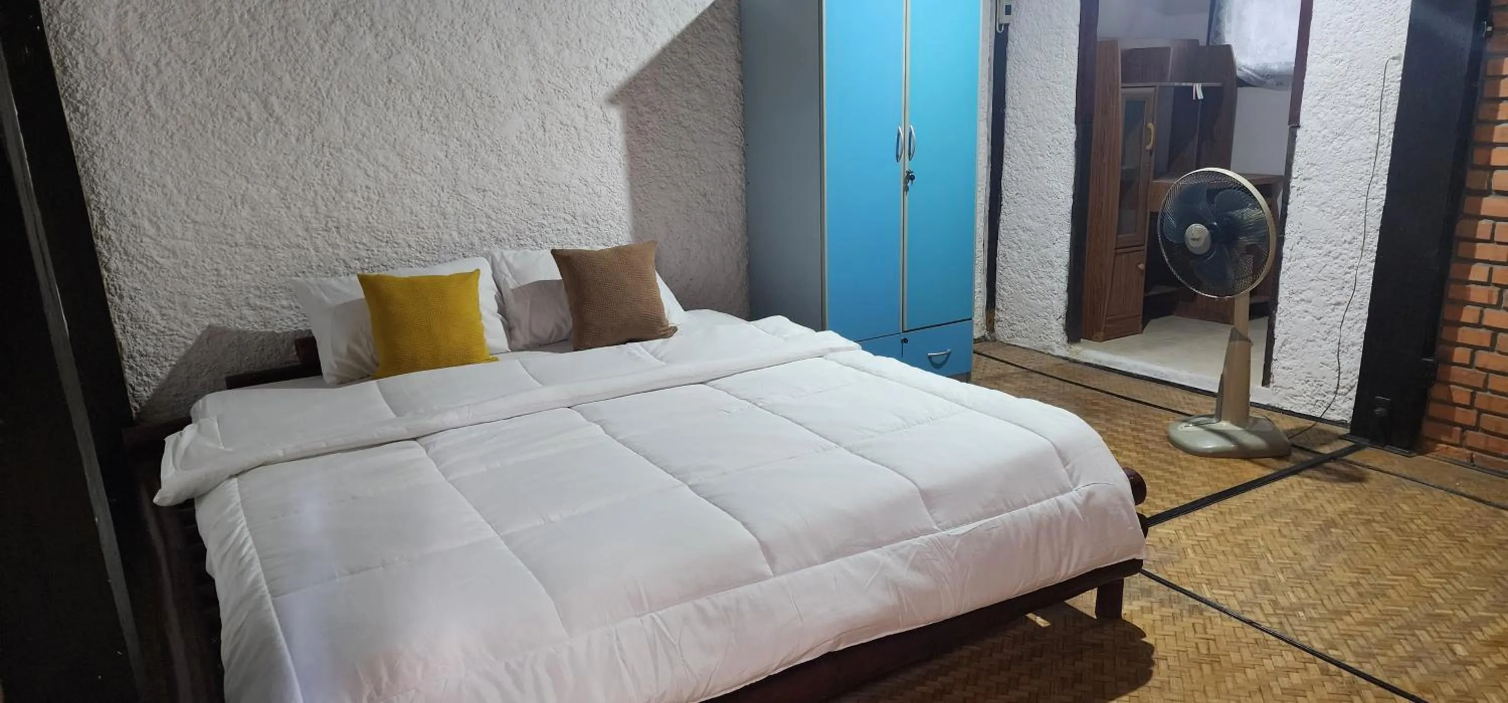 Photo of the whole room, Bed in Cozy Nest CNX