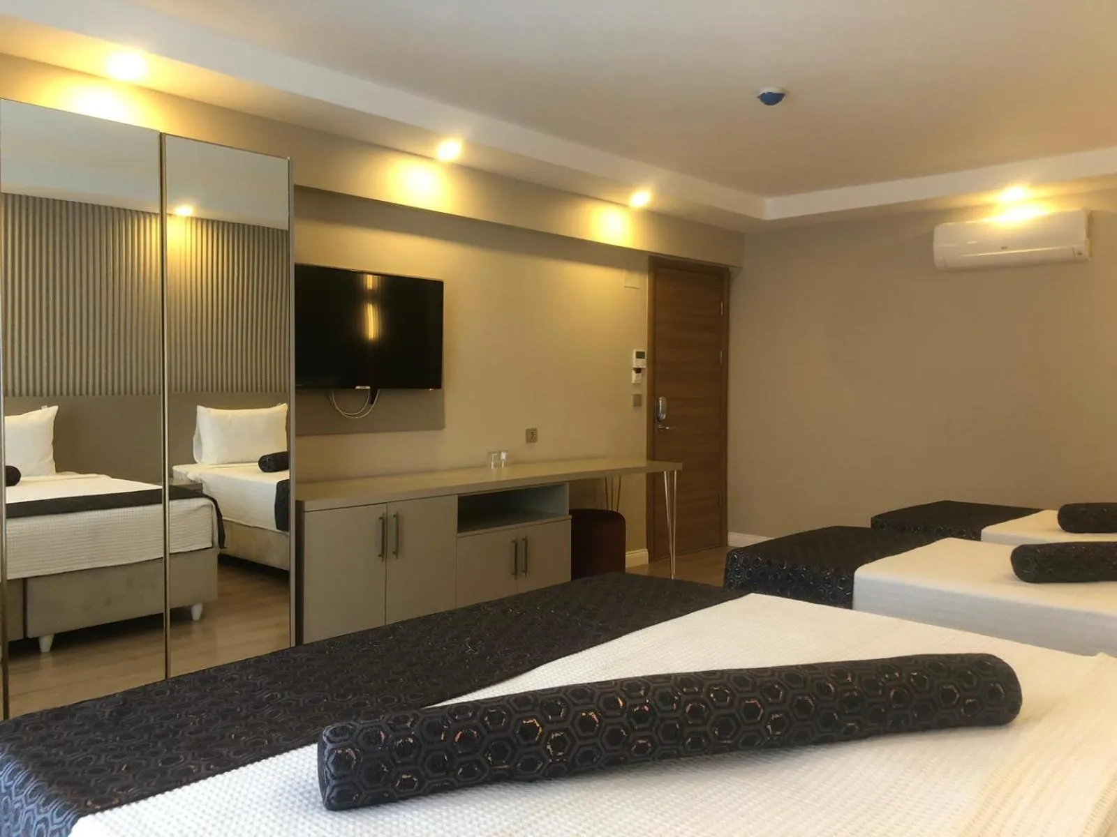 TV and multimedia, Bed in Grand İska Palace