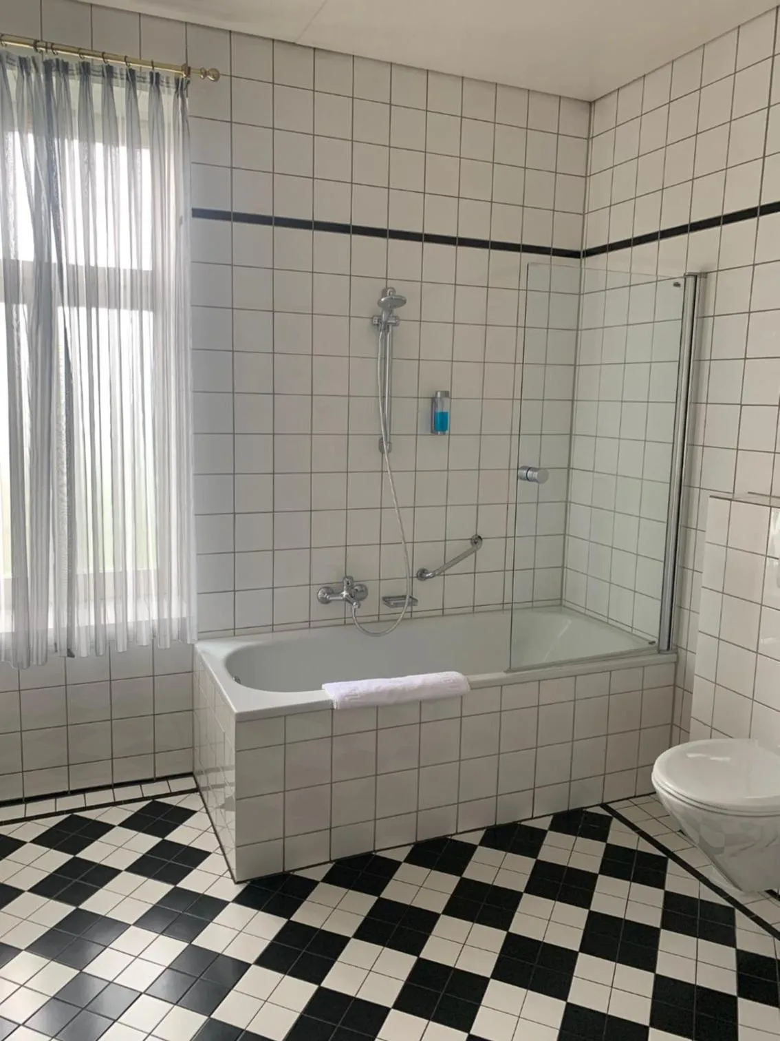 Bathroom in Hotel Sächsischer Hof