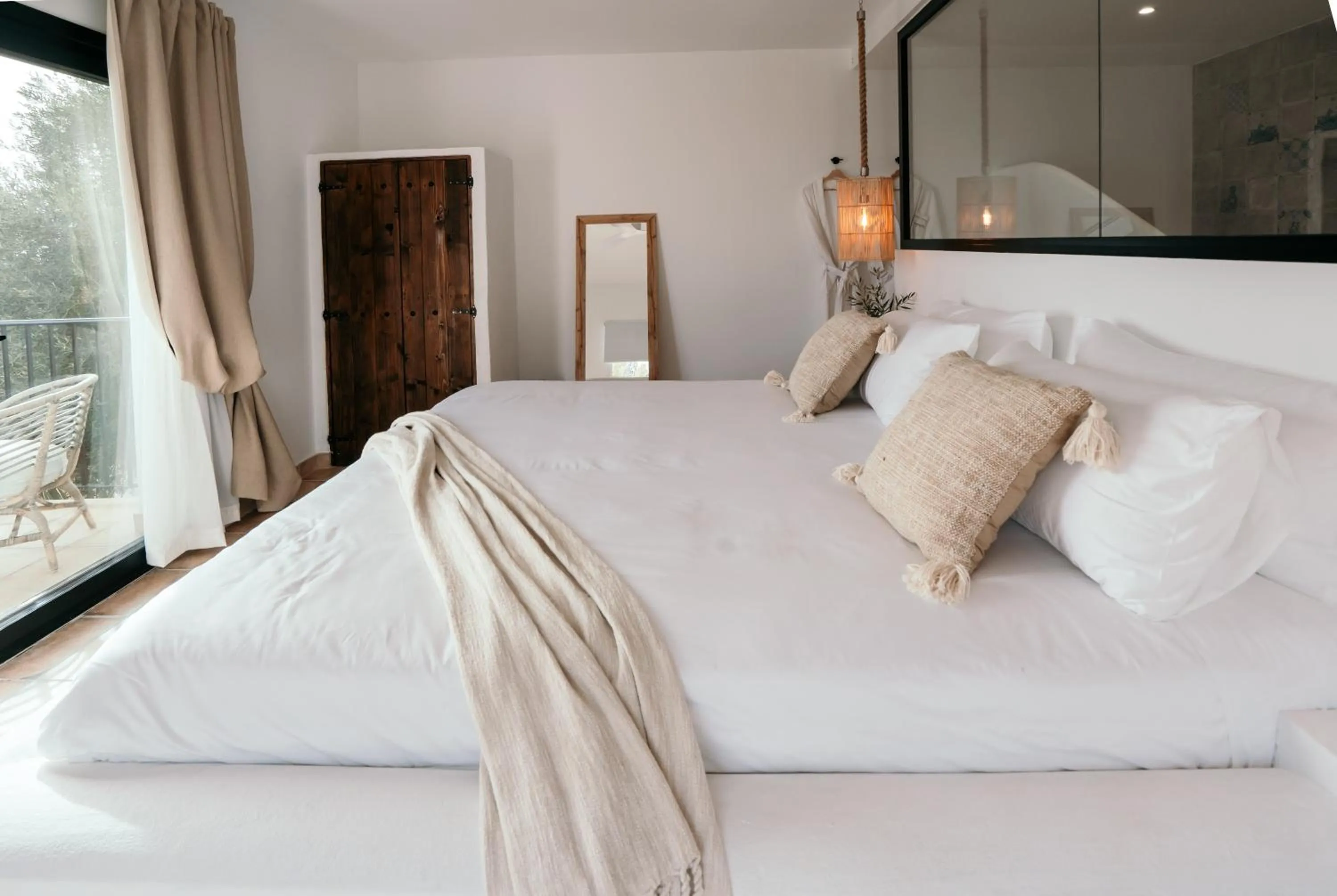 Bed in Hearts & Home