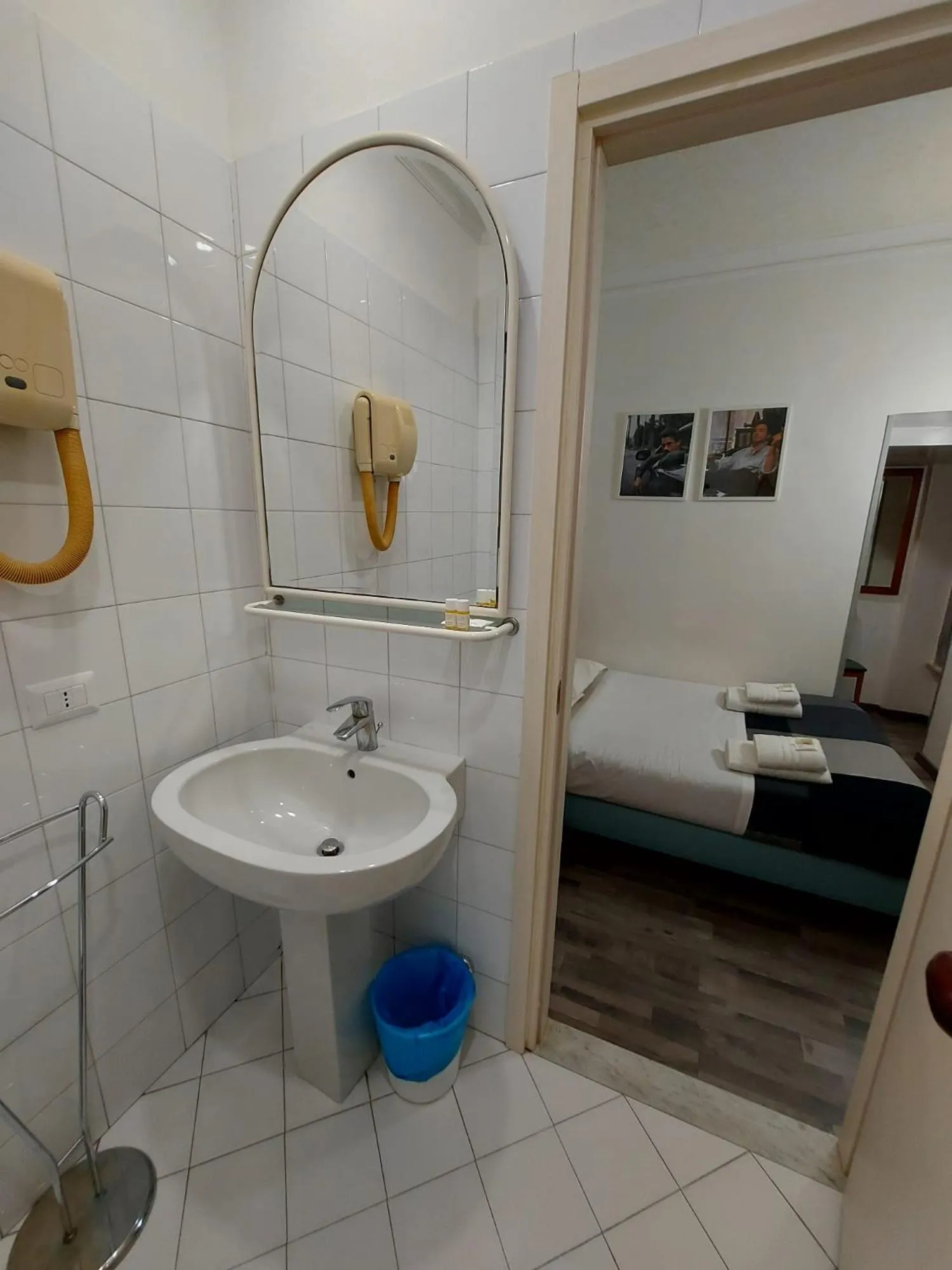 Toilet, Bed in Hotel Positano 2