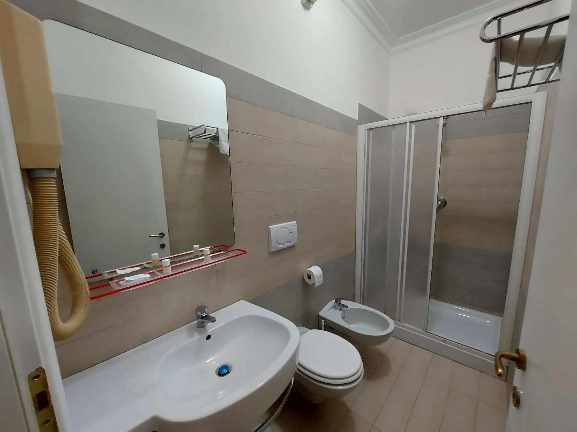 Shower in Hotel Positano 2