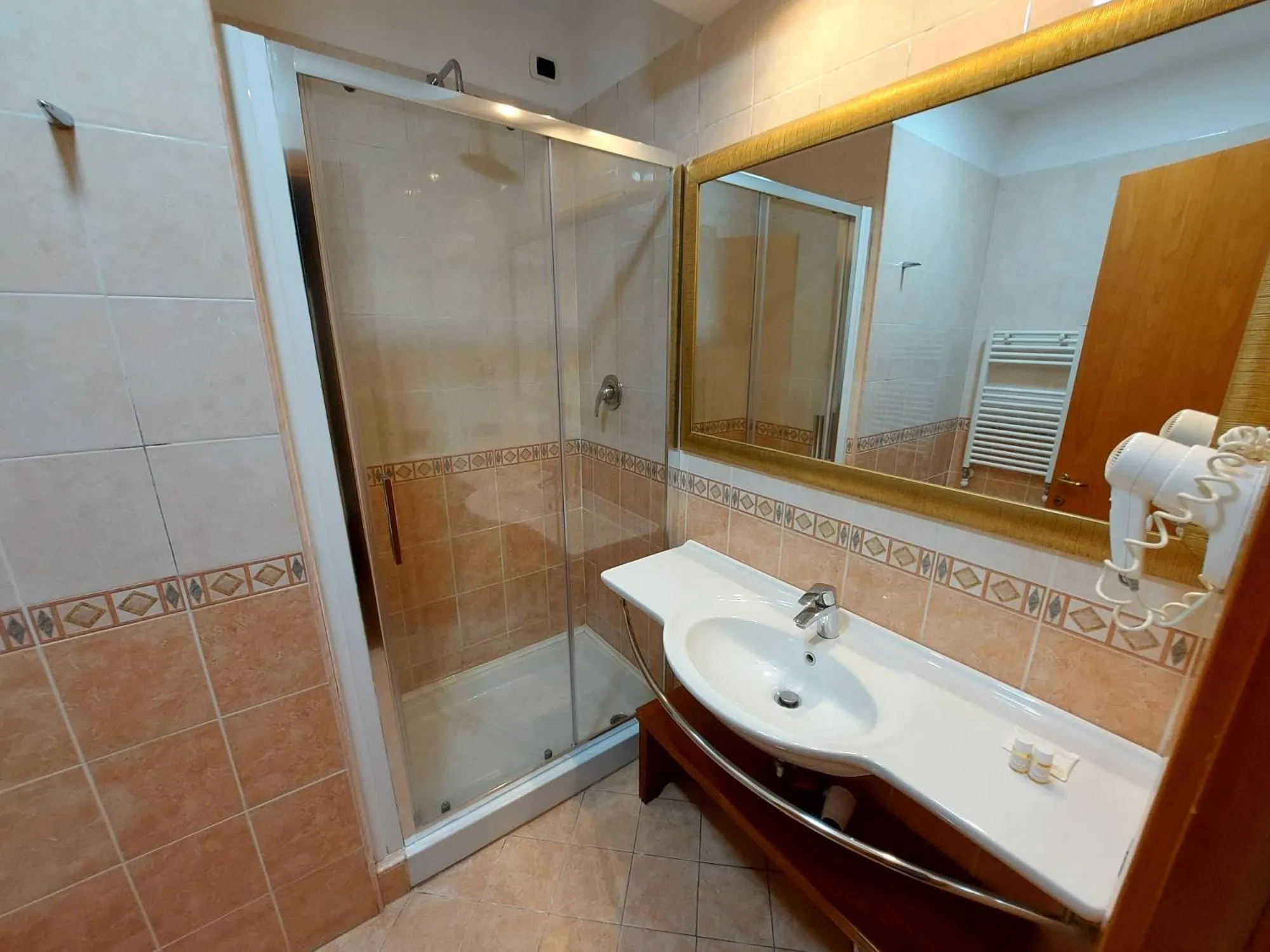 Shower in Hotel Positano 2