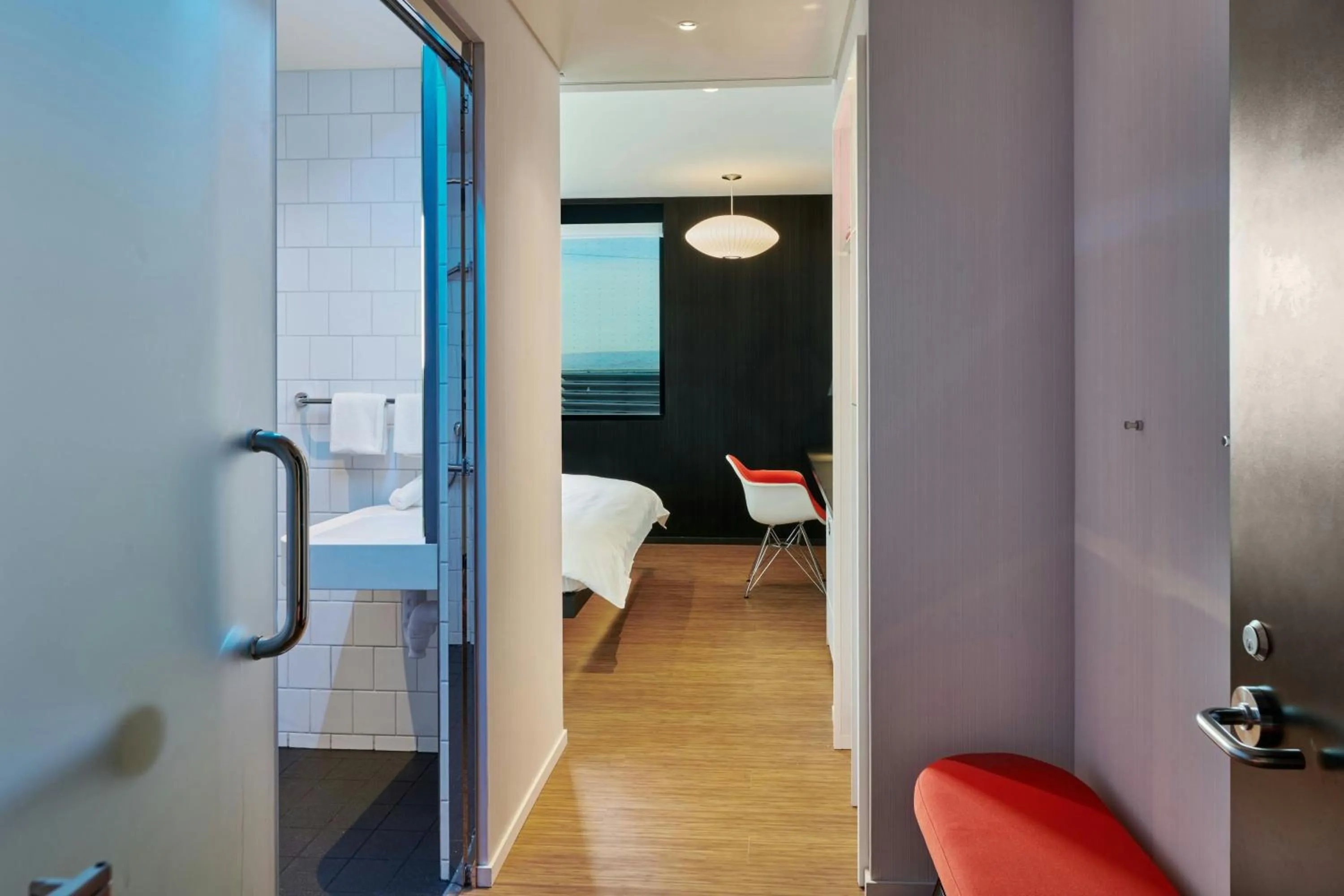 Photo of the whole room, Bed in citizenM Menlo Park