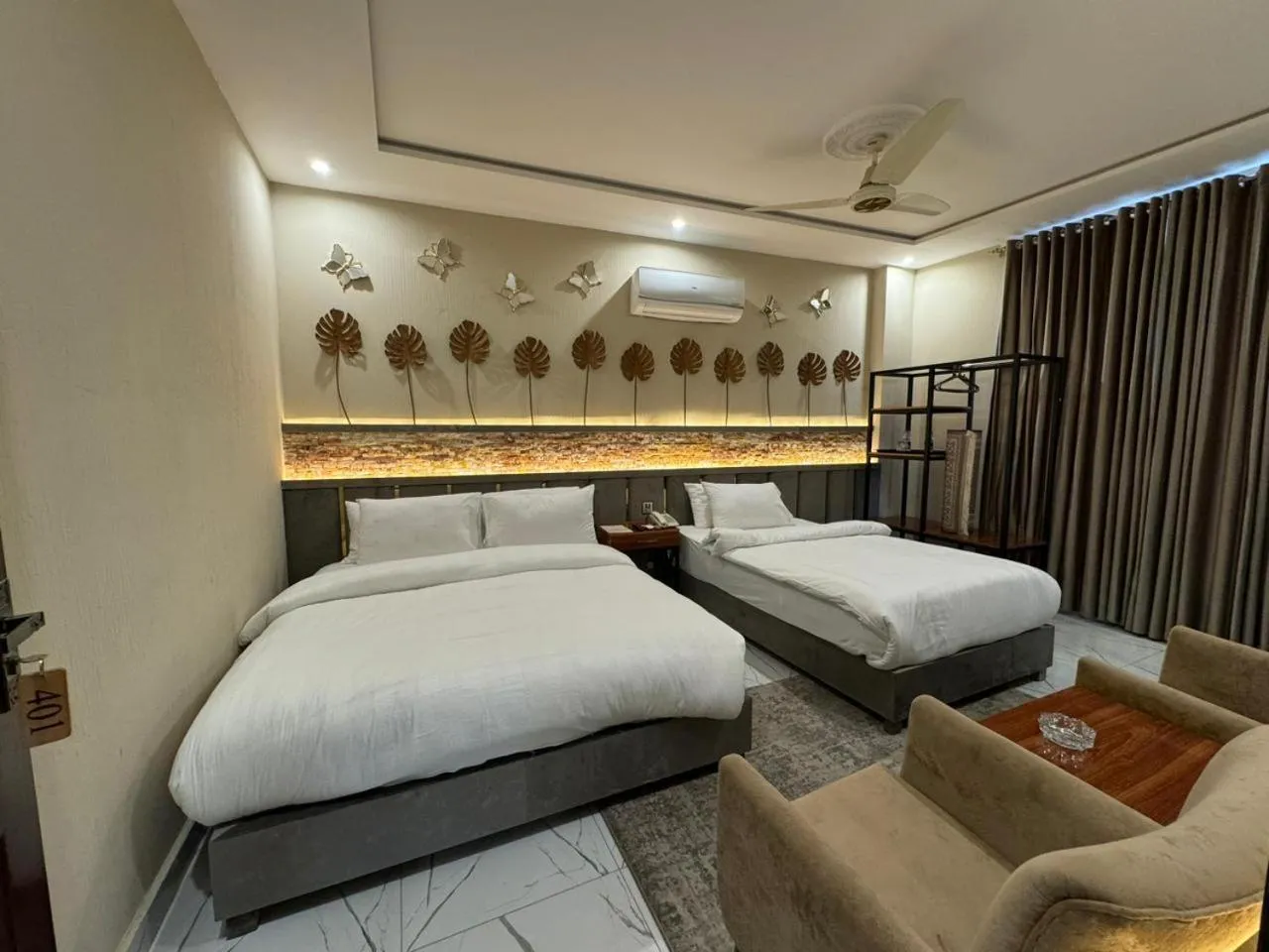 Bed in Shelton Boulevard Hotel Lahore