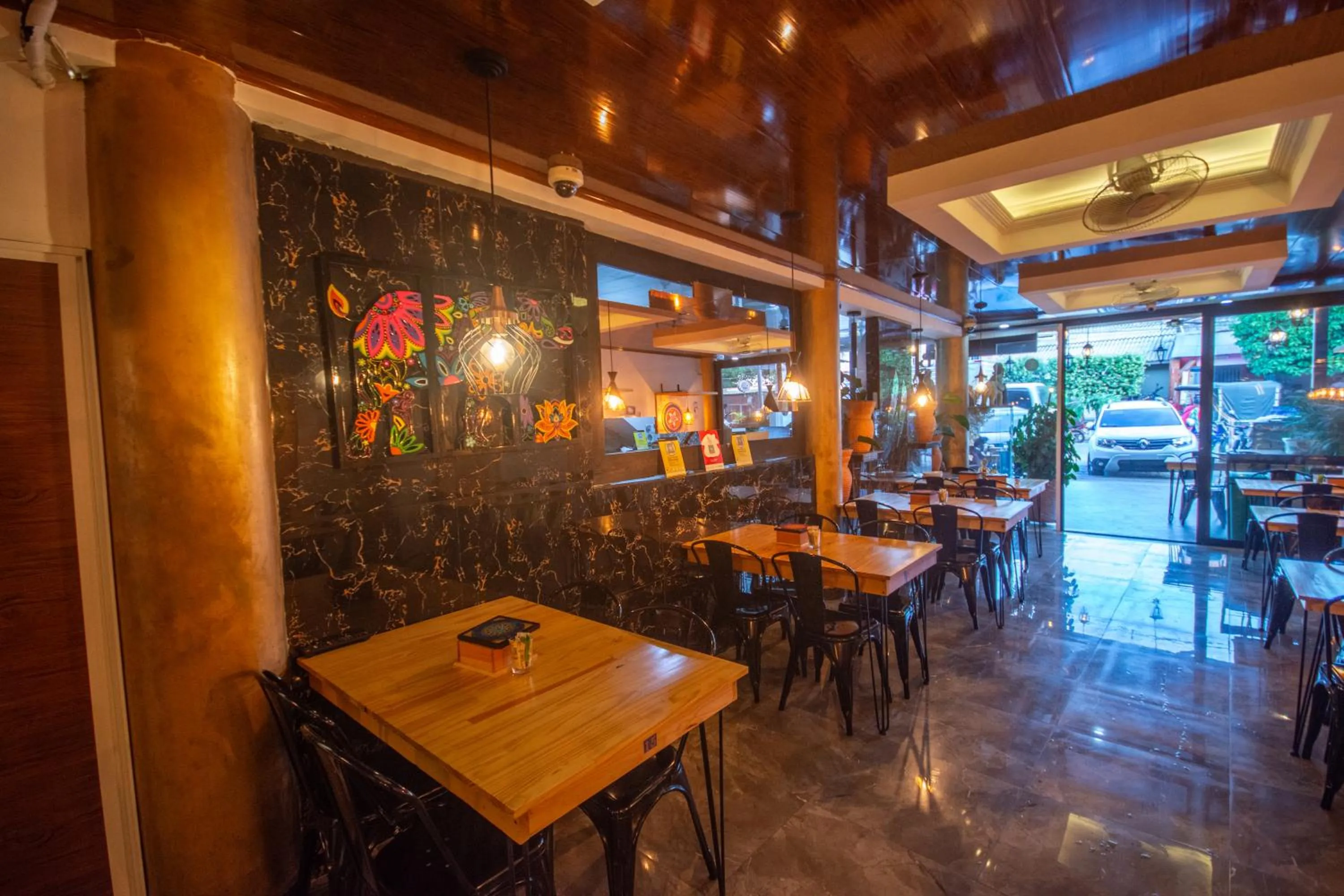 Restaurant/places to eat in Hotel Buddha Mystic By Del Toro