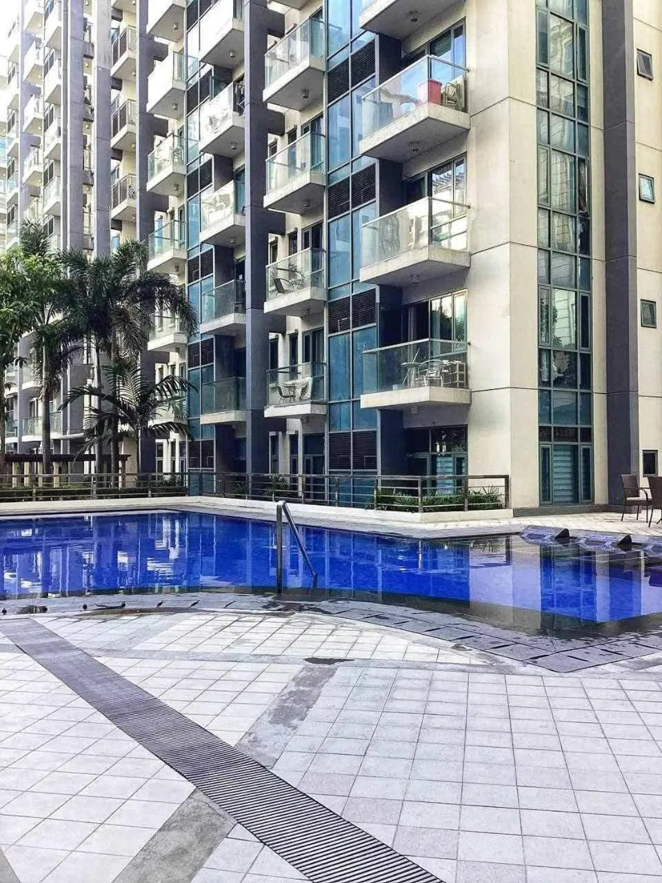 One Palm and Two Palm Tree Villas