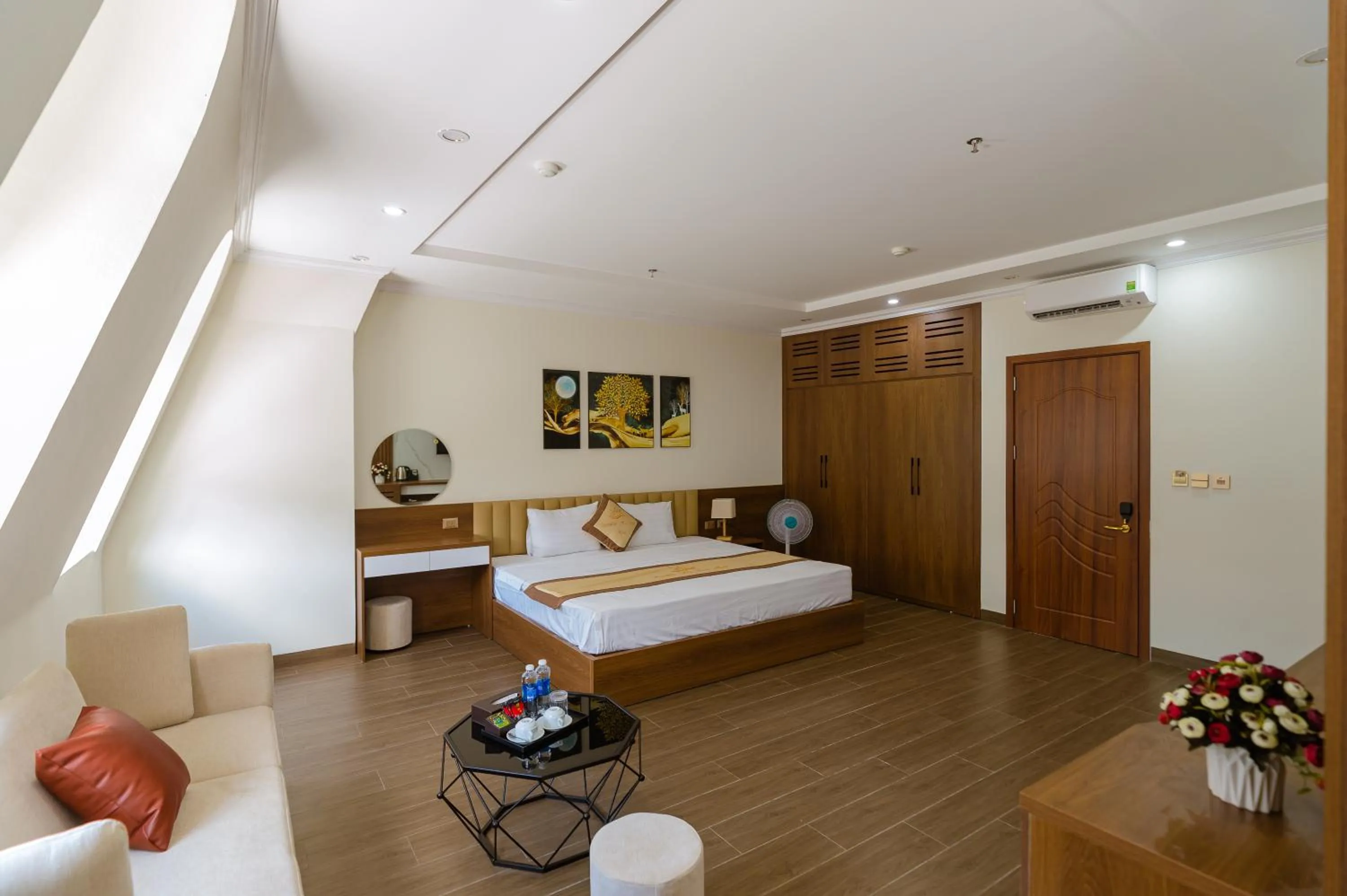 Bedroom, Bed in Sunshine Hạ Long Hotel