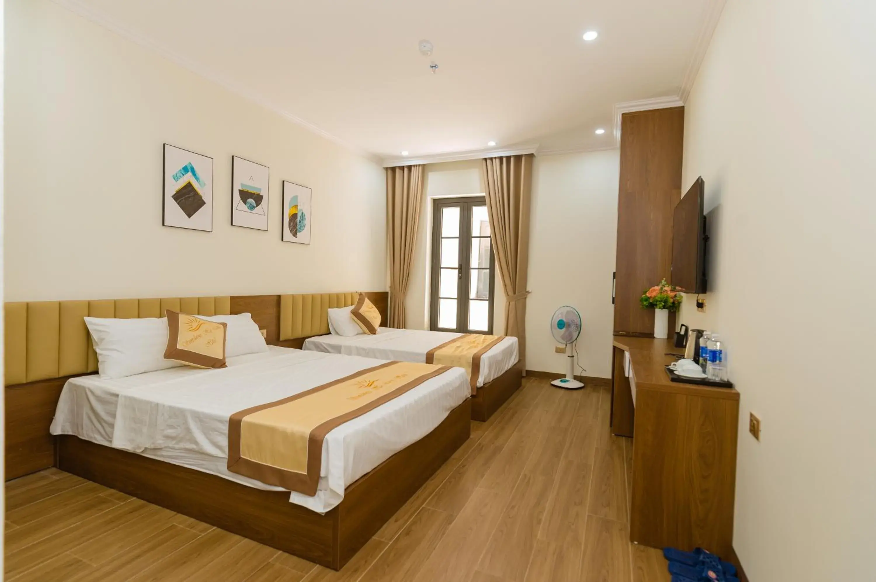 Standard Quadruple Room in Sunshine Hạ Long Hotel Standard Quadruple Room in Sunshine Hạ Long Hotel