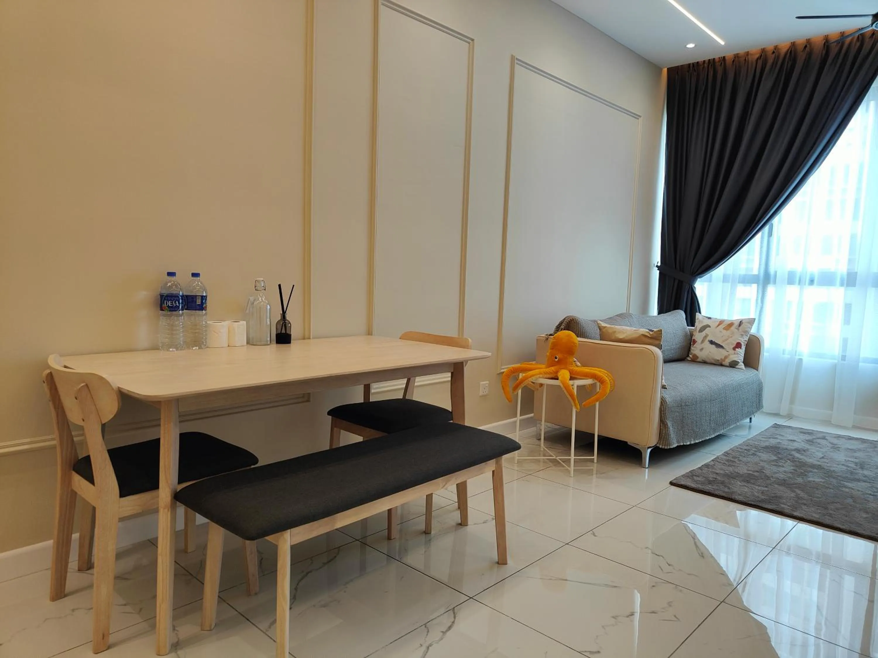 Living room in Cubic Botanical Suites Bangsar South by HomeBrickz