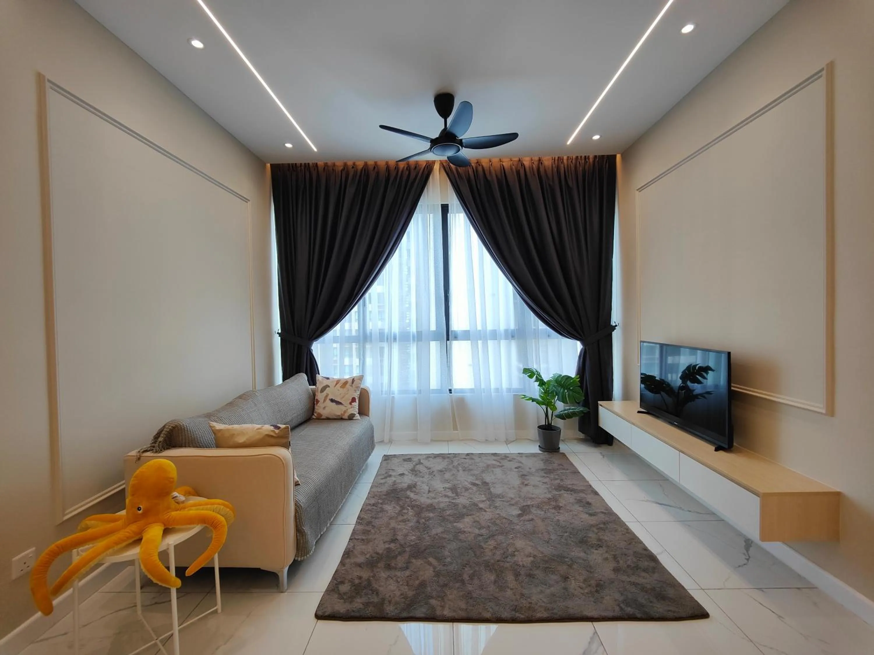 Living room in Cubic Botanical Suites Bangsar South by HomeBrickz