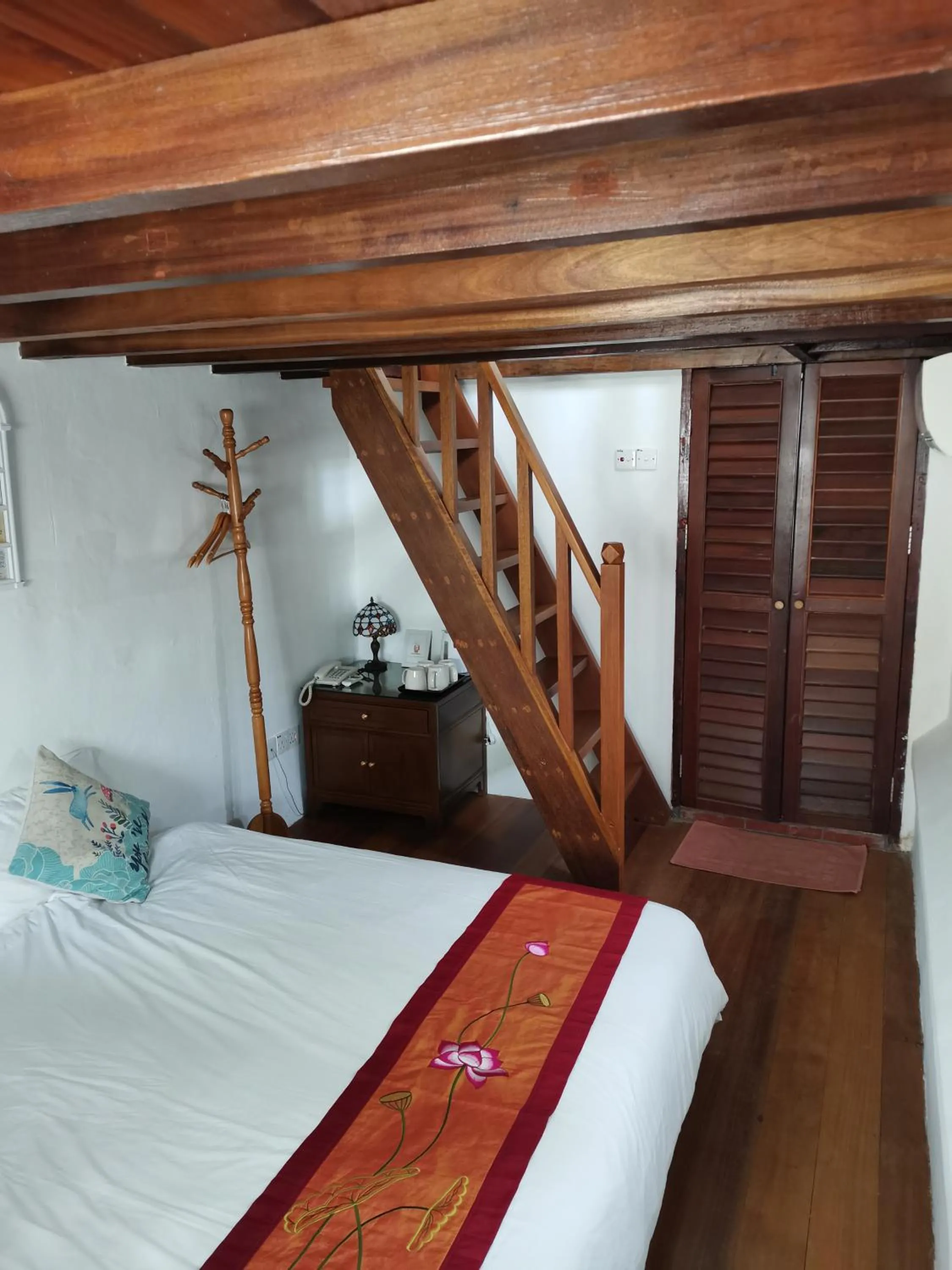 Bed in RANGOON RESIDENCES +