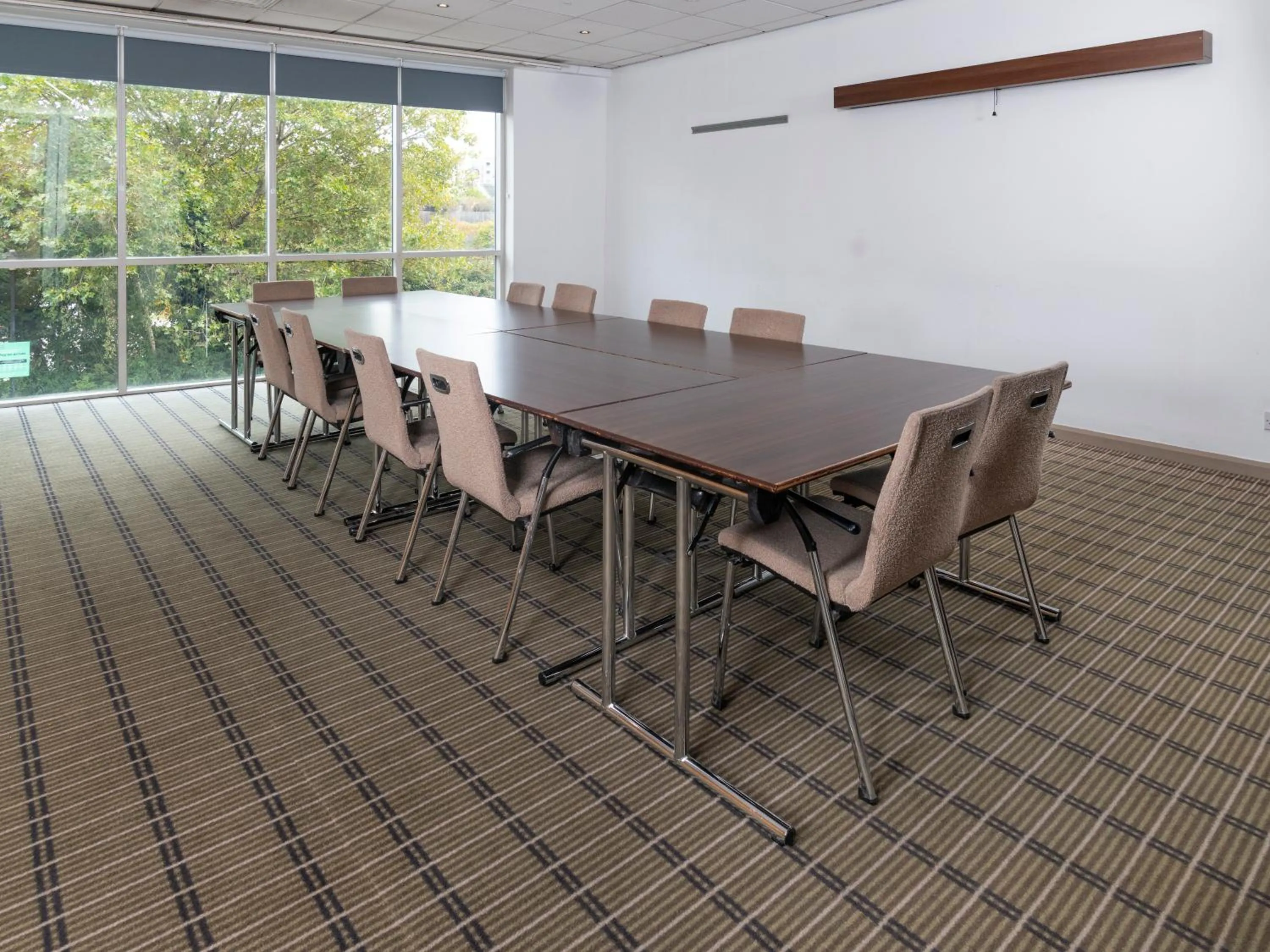 Dining area in Holiday Inn Express London Greenwich by IHG