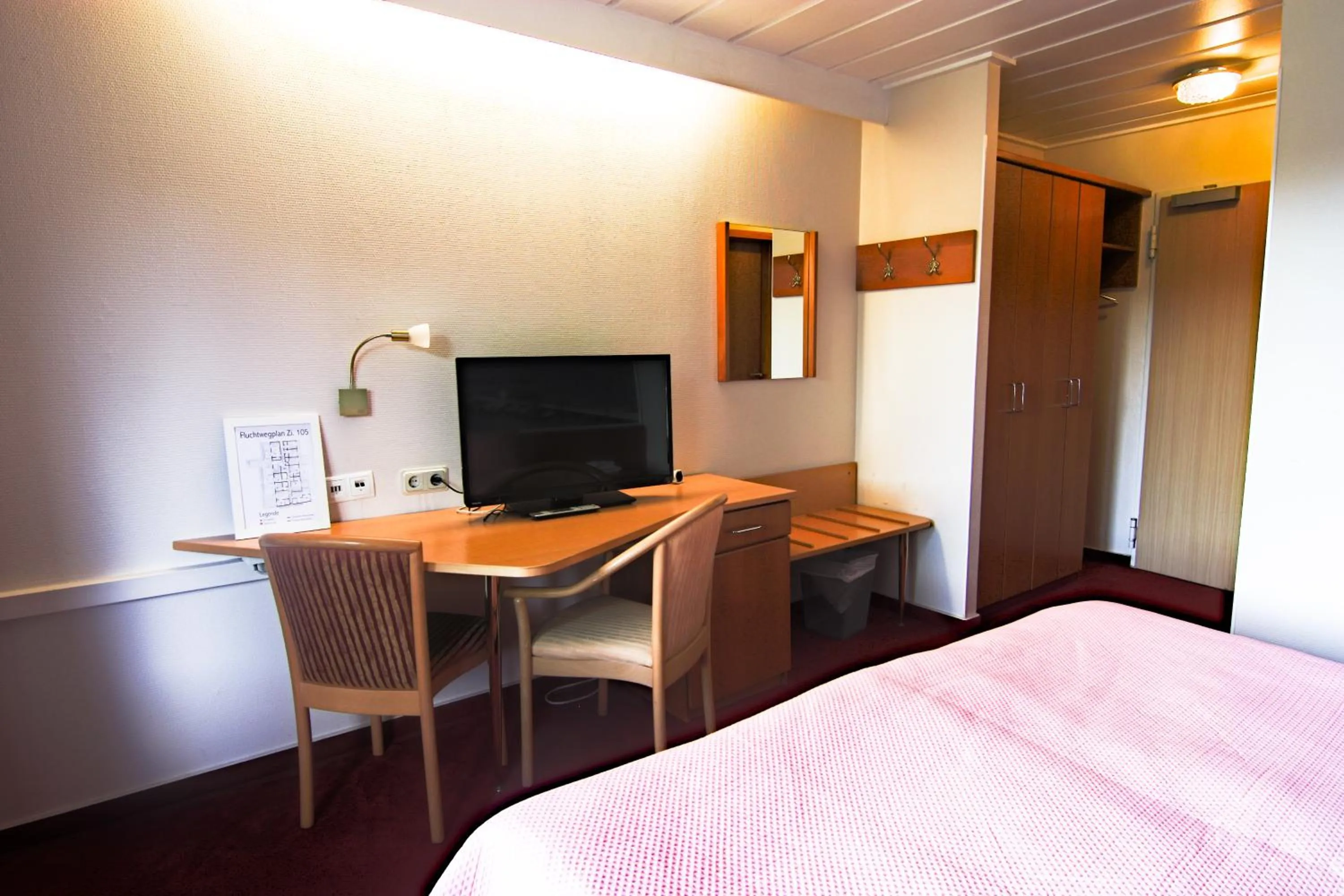 Bed in Hotel Strand-Café