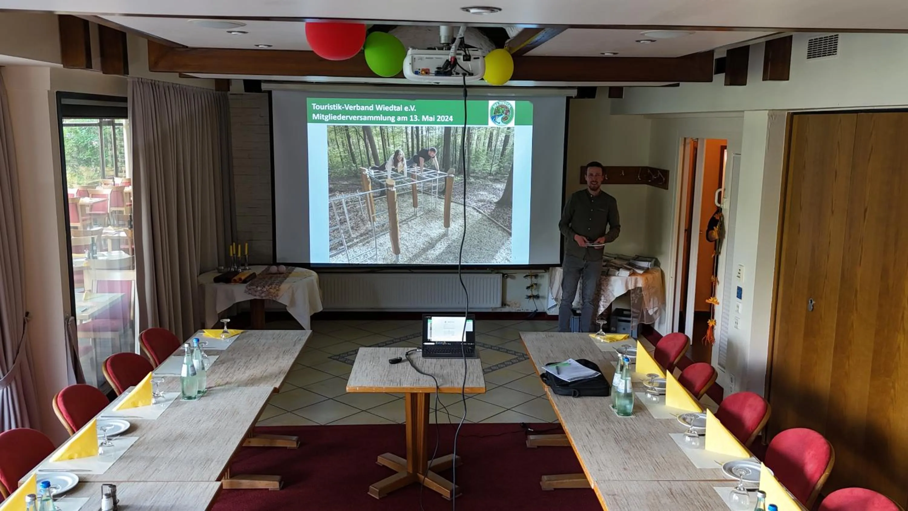 Communal lounge/ TV room in Hotel Strand-Café