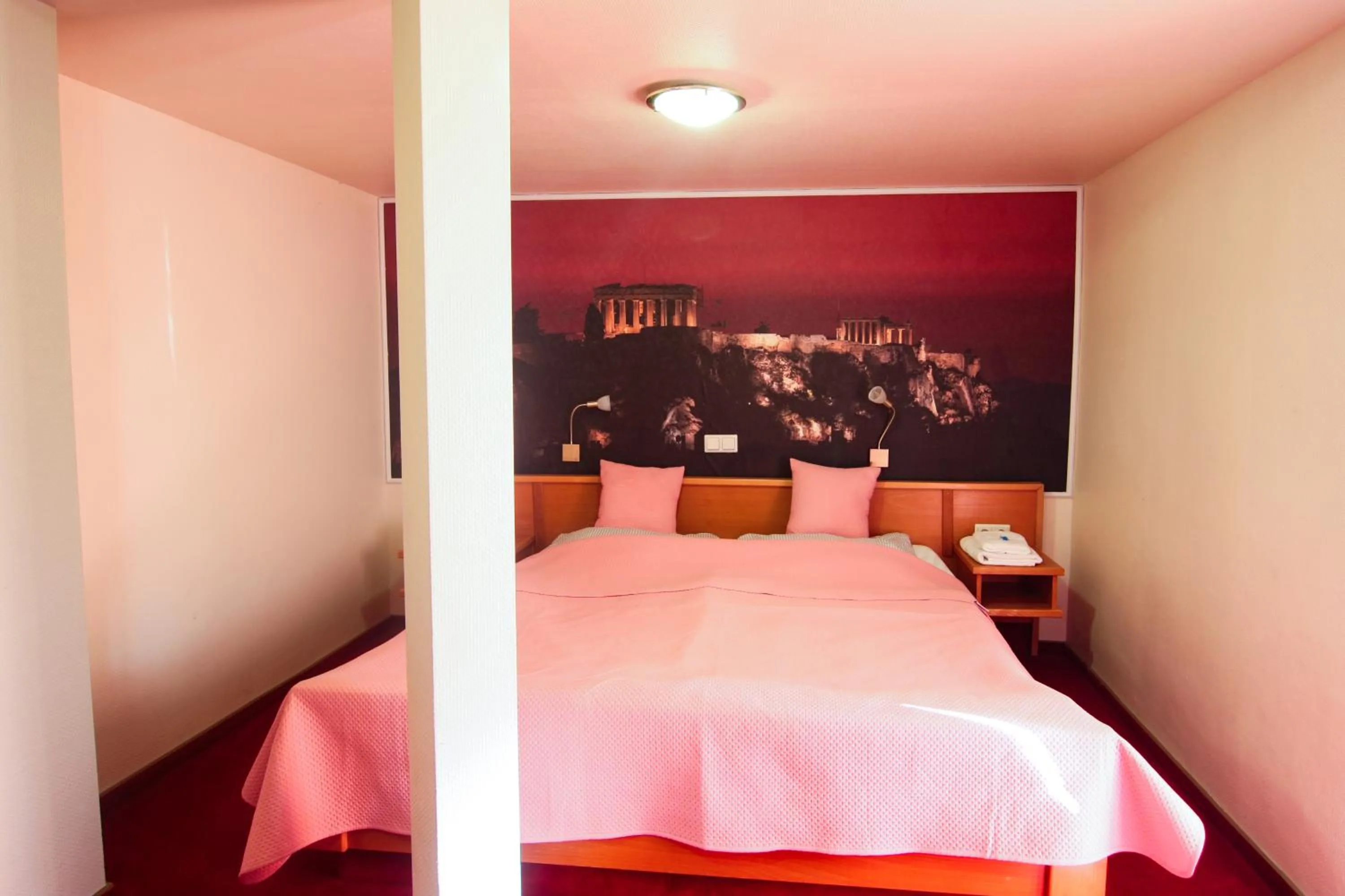 Bed in Hotel Strand-Café