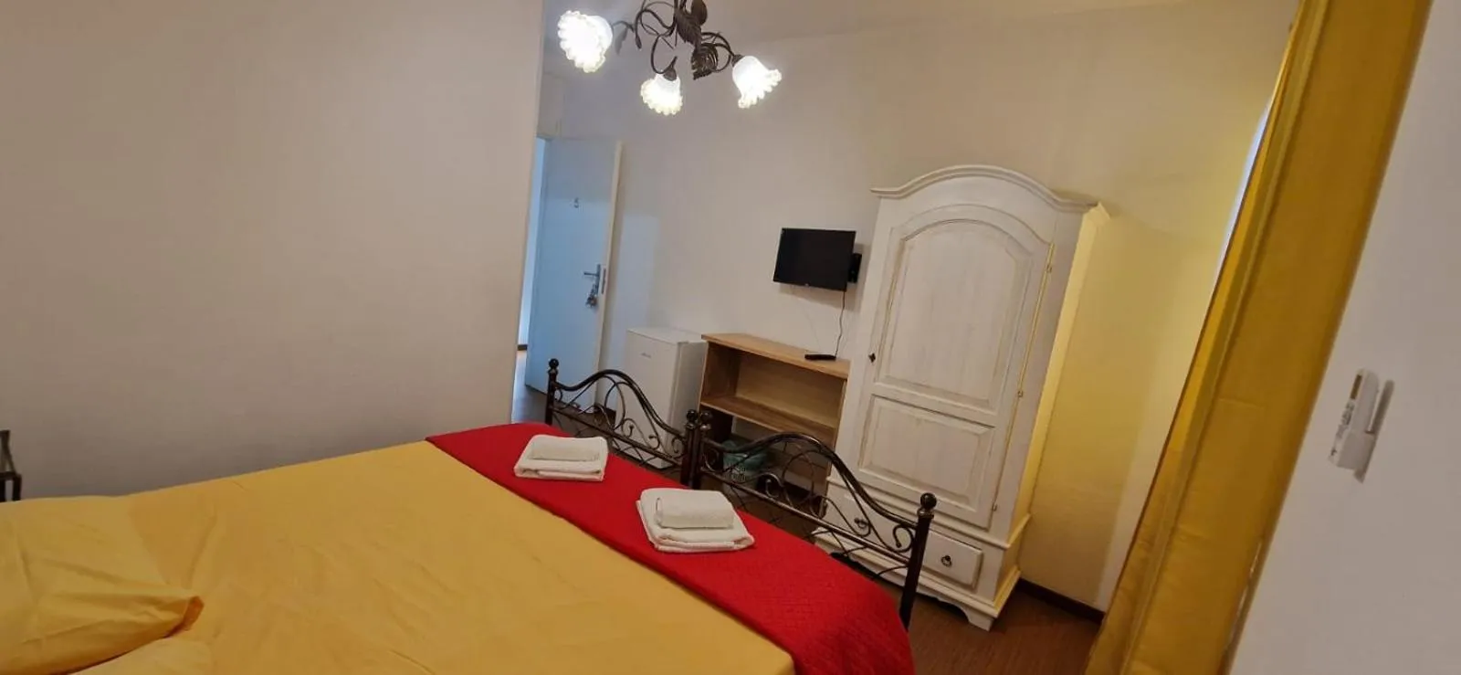 Bed in Hotel Mondial 2