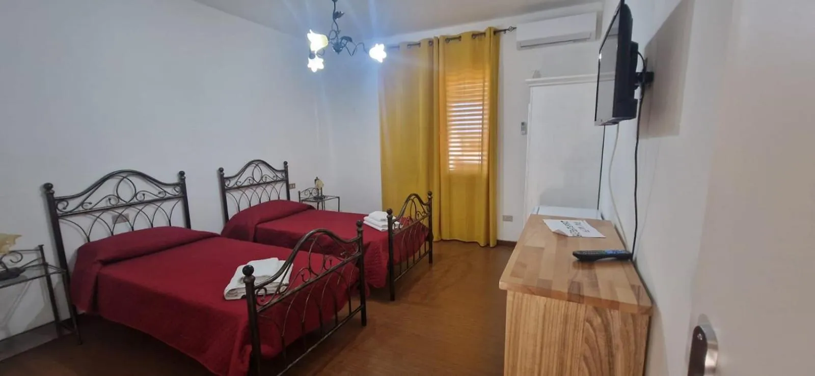 Bed in Hotel Mondial 2