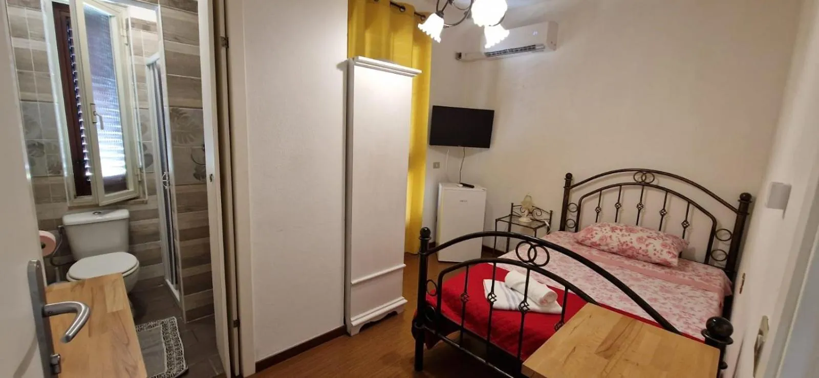 Bed in Hotel Mondial 2