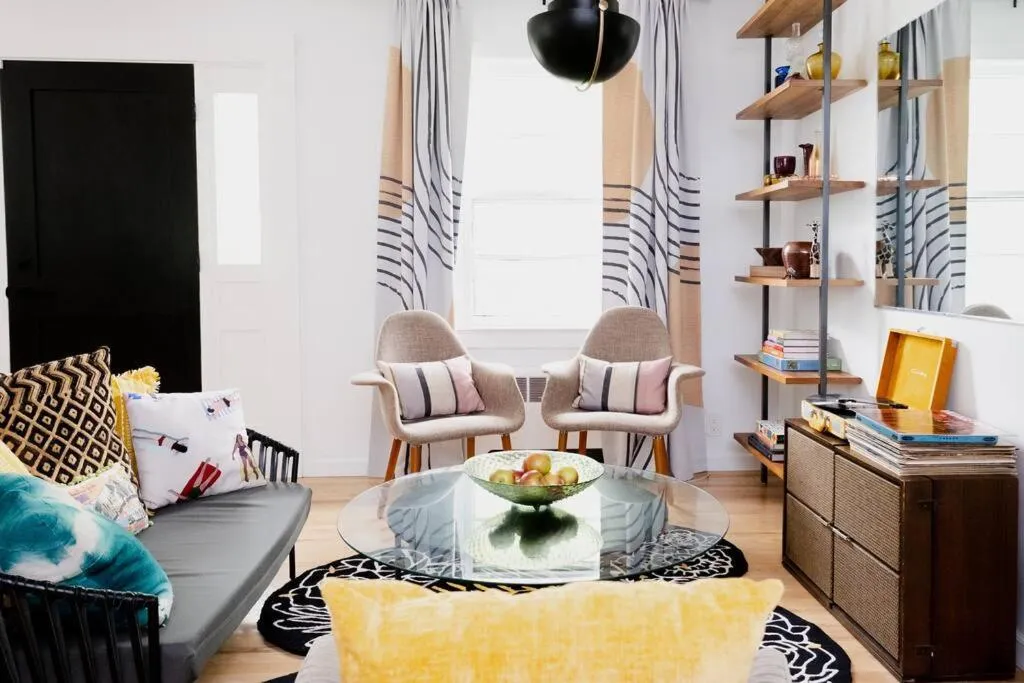 Living room in The Norsdale plus CMYK Motel on 10 acres in Phoenicia