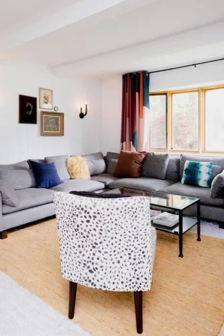 Living room in The Norsdale plus CMYK Motel on 10 acres in Phoenicia