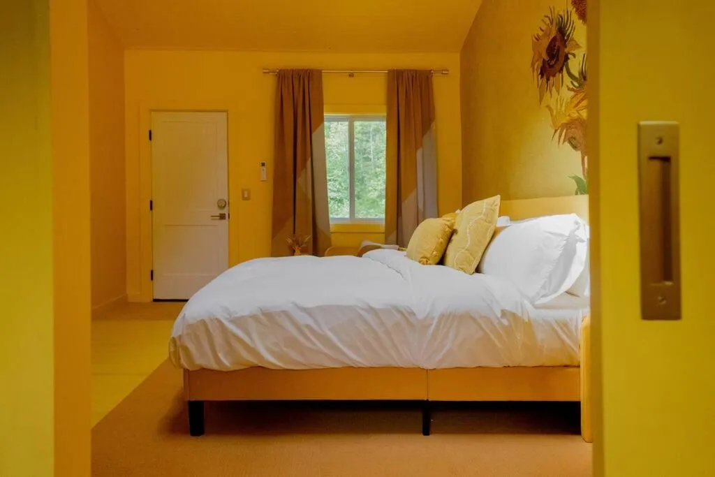 Bedroom, Bed in The Norsdale plus CMYK Motel on 10 acres in Phoenicia