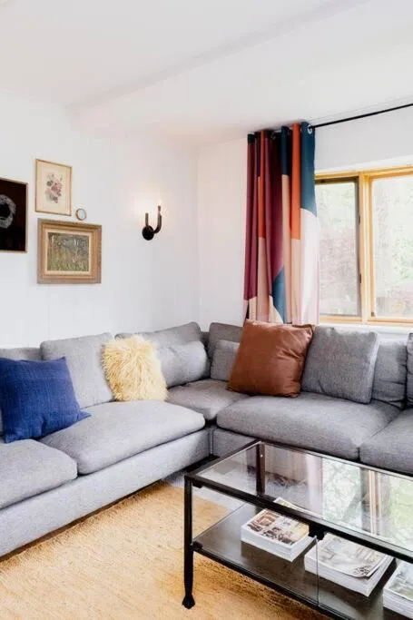 Living room in The Norsdale plus CMYK Motel on 10 acres in Phoenicia