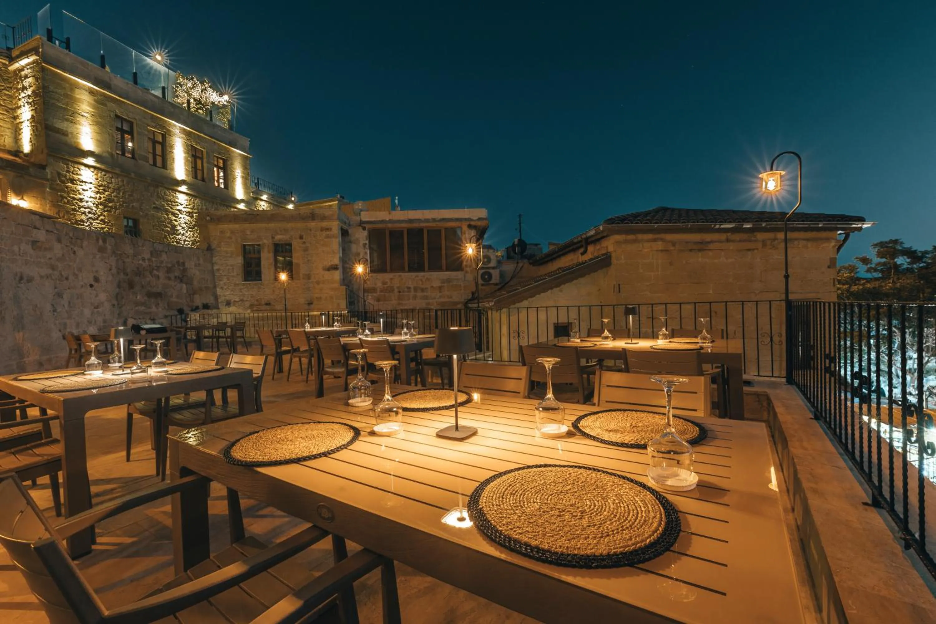 Restaurant/places to eat in Lagania In Cave