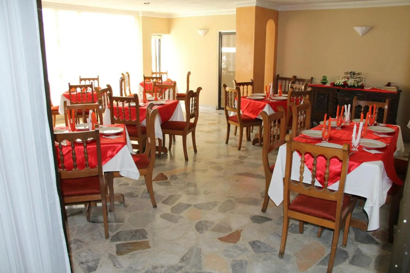Dining area in HOTEL DINASTIA REAL NEIVA