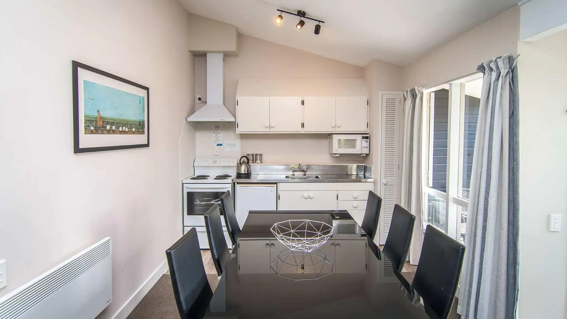 Dining area in Cedar Lodge Motel