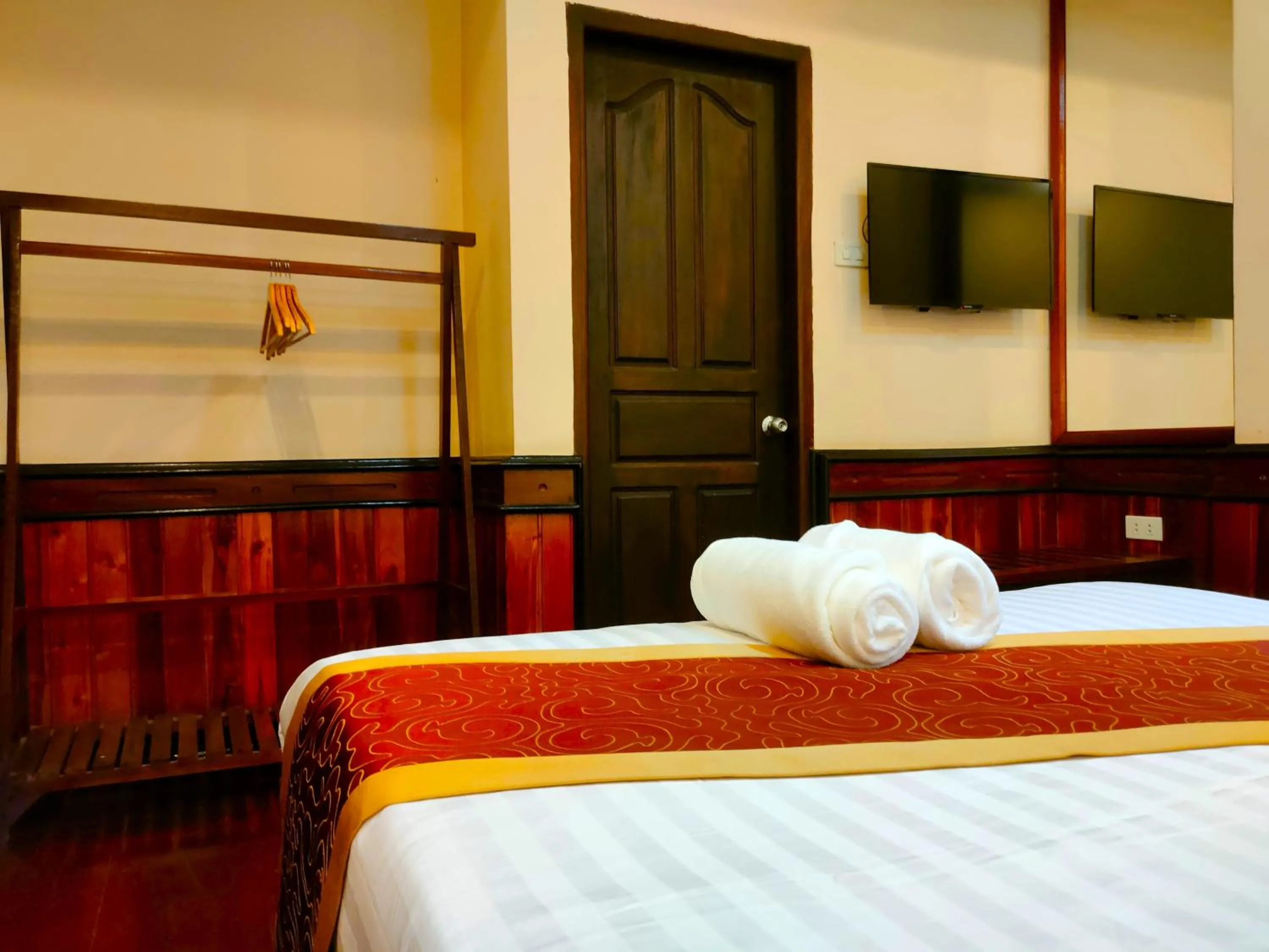 TV and multimedia, Bed in Lotus Corner - Heritage B&B