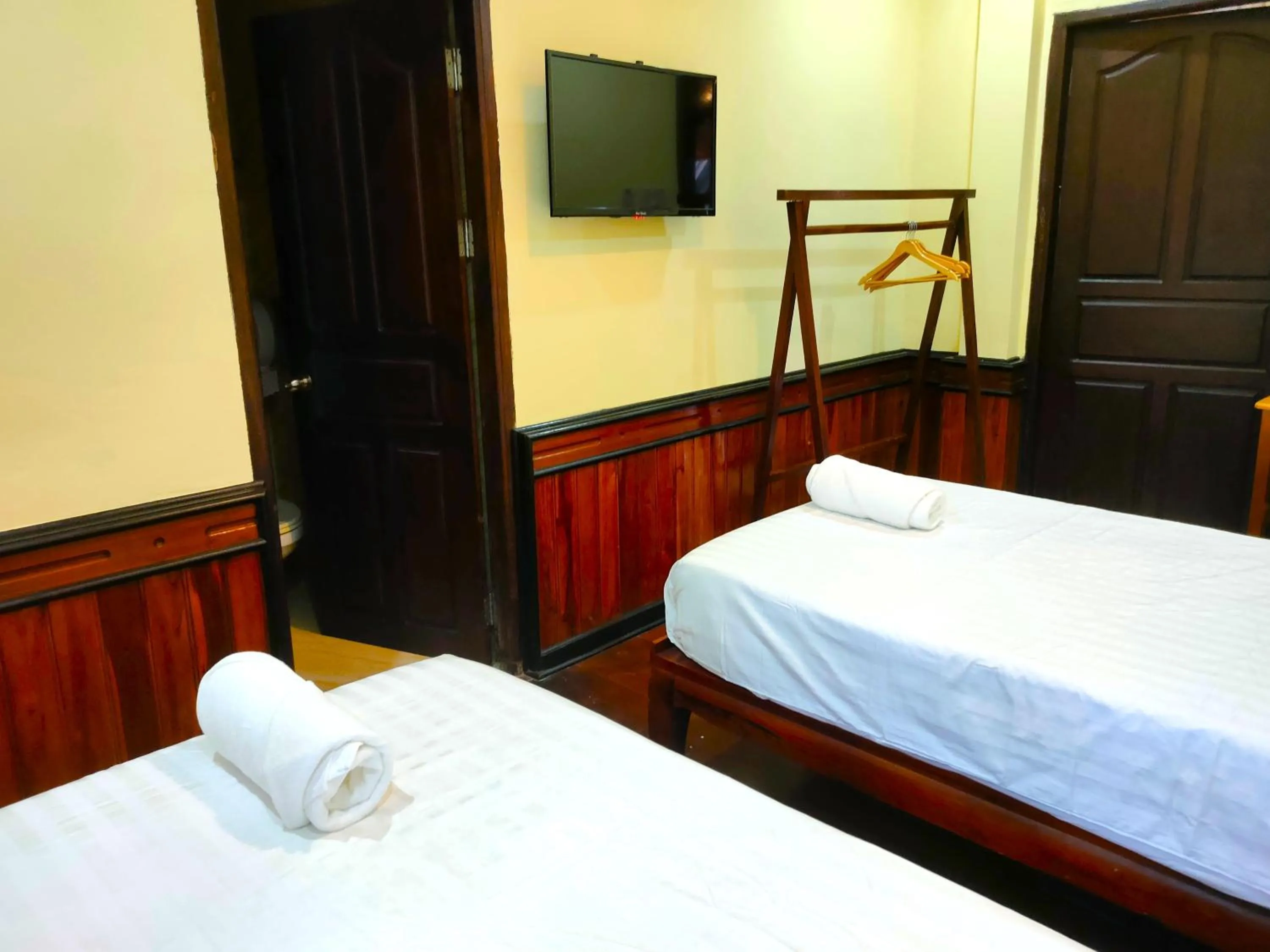 Bedroom, Bed in Lotus Corner - Heritage B&B