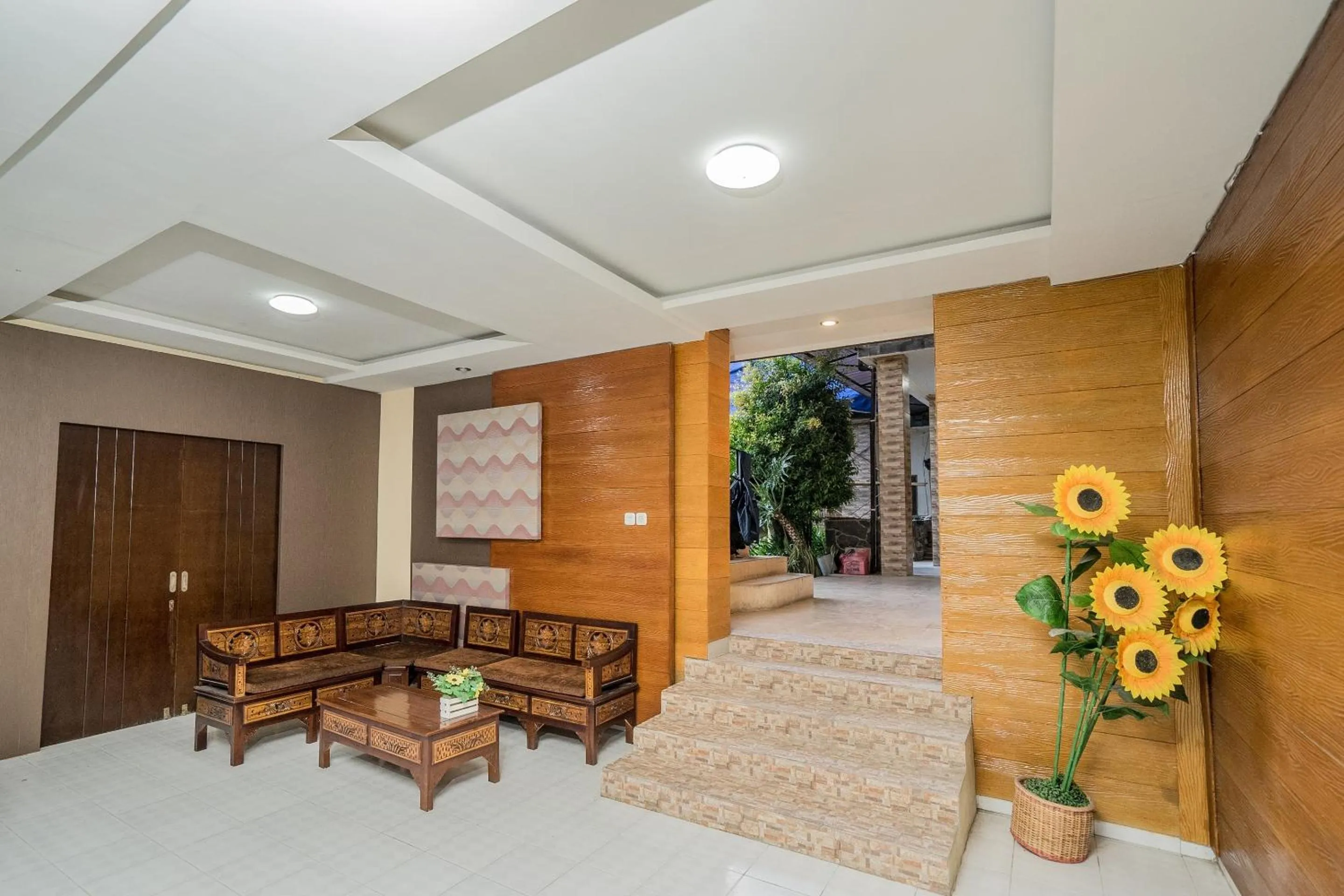 Lobby or reception in Hotel O Central Batu Near Jatim Park 3 Formerly Bunga Matahari Hotel