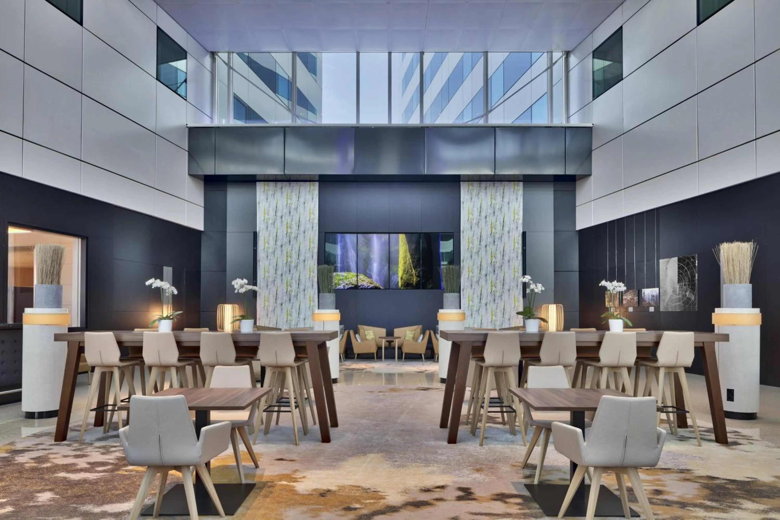 Lounge or bar in Sheraton Amsterdam Airport Hotel and Conference Center