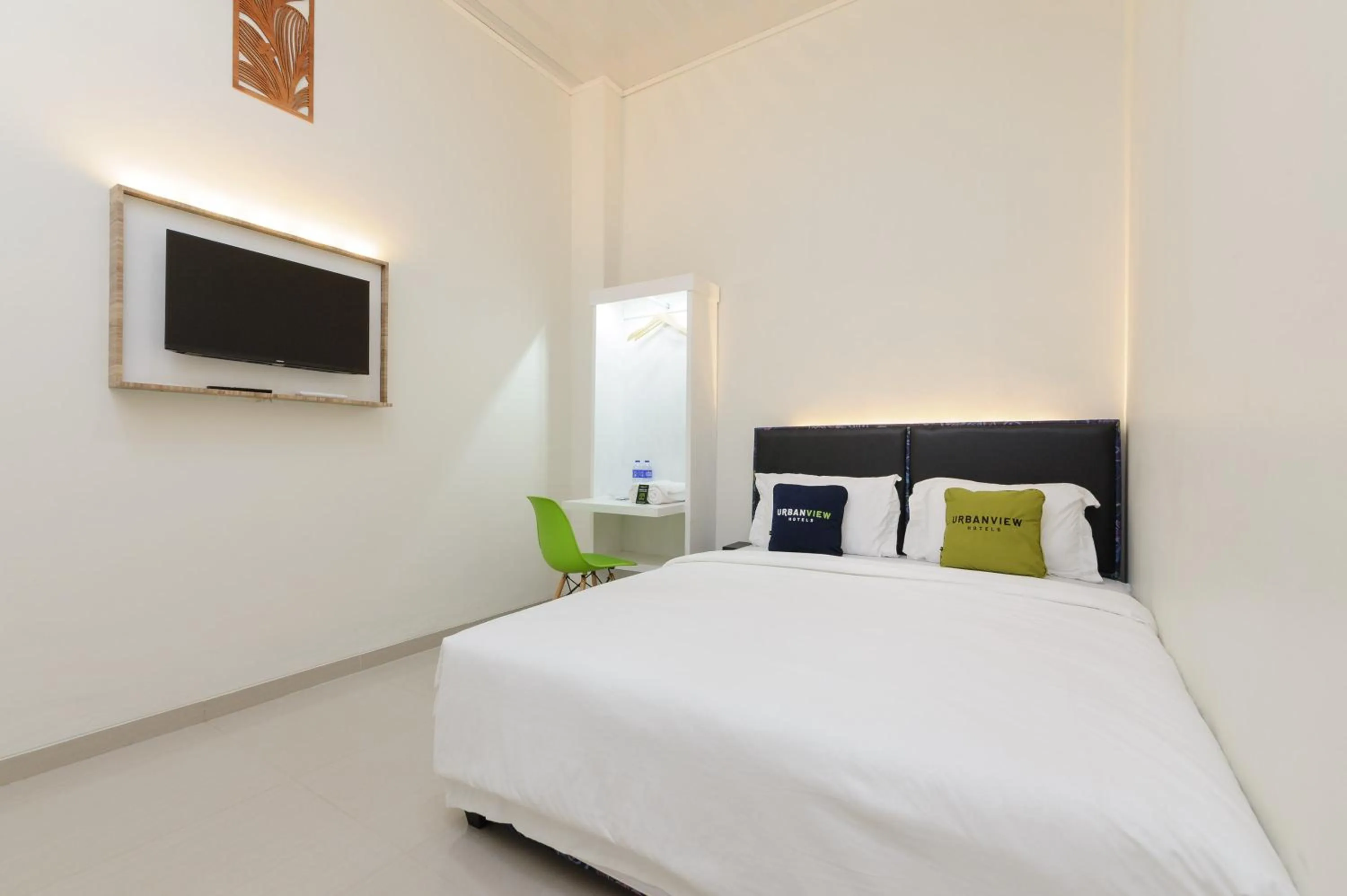 Bed in Urbanview Hotel Syariah Binwa Lampung by RedDoorz