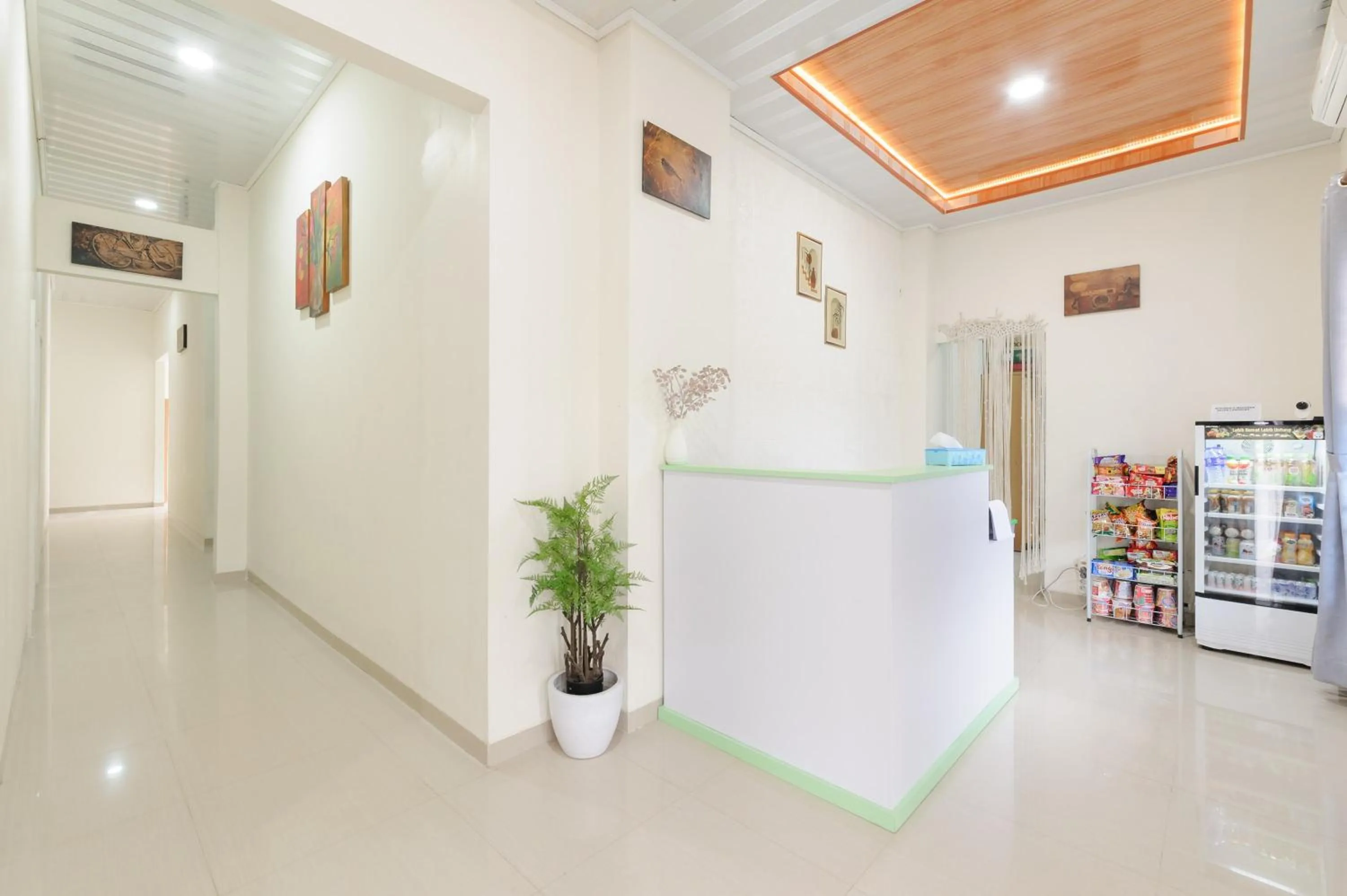 Lobby or reception in Urbanview Hotel Syariah Binwa Lampung by RedDoorz